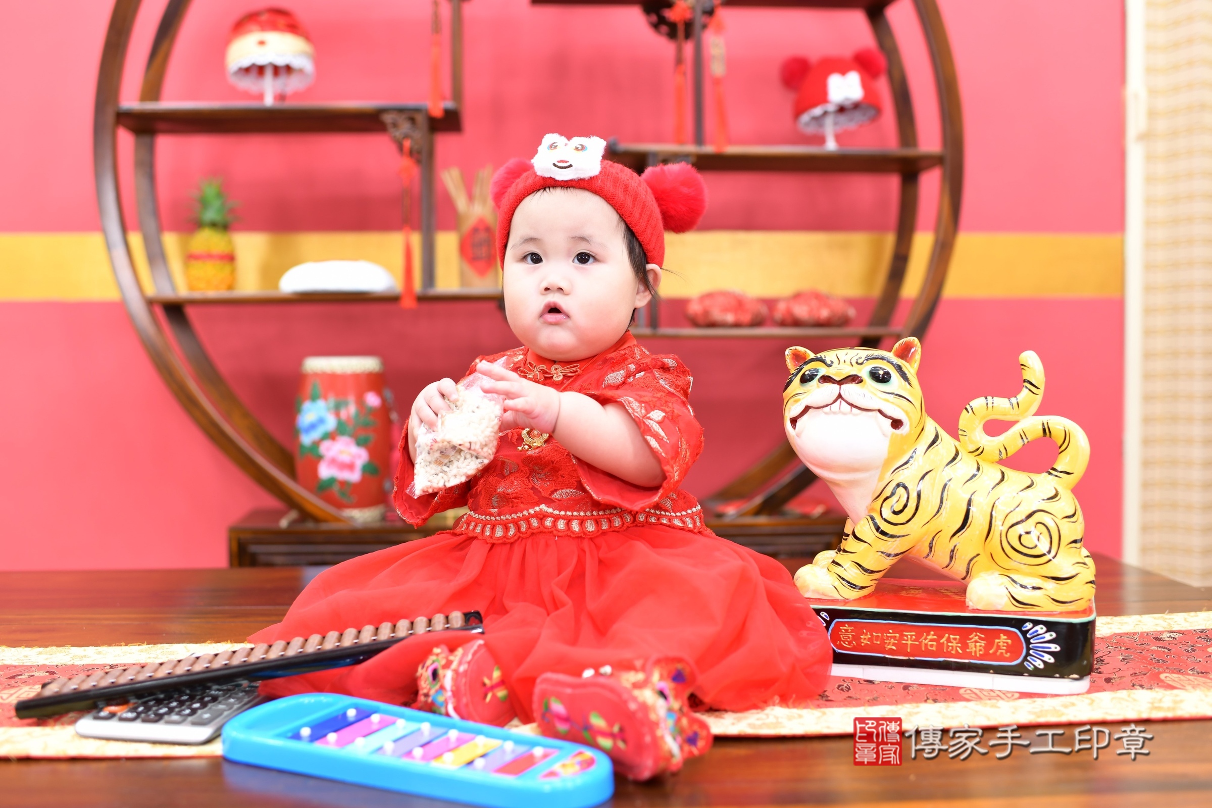 新北市永和區小禔寶寶抓周推薦:傳家新北店抓周度脺中國風會場,嬰兒古禮抓周流程儀式吉祥話、抓周道具物品24種、拍照。抓周證書。2025.6.22,照片11 新北市永和區小禔寶寶抓周推薦:傳家新北店抓周度脺中國風會場,嬰兒古禮抓周流程儀式吉祥話、抓周道具物品24種、拍照。抓周證書。2025.6.22,照片11