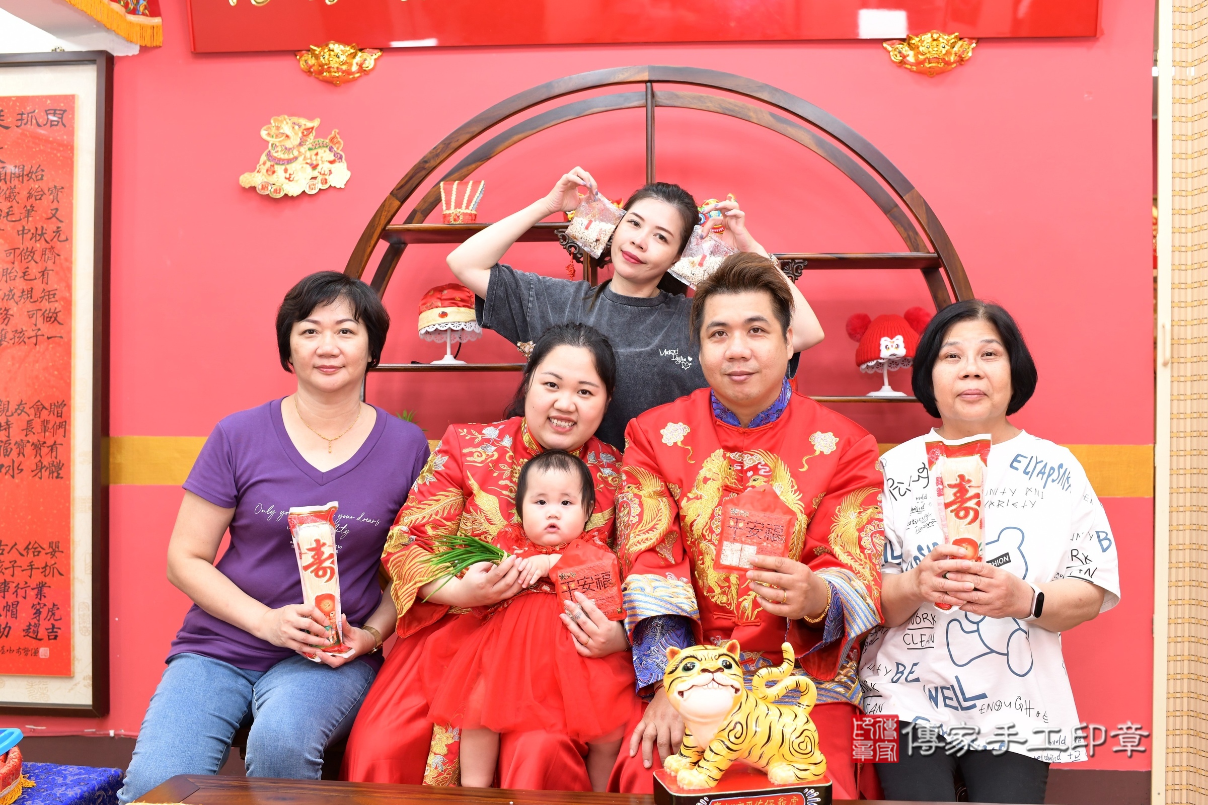 新北市永和區小禔寶寶抓周推薦:傳家新北店抓周度脺中國風會場,嬰兒古禮抓周流程儀式吉祥話、抓周道具物品24種、拍照。抓周證書。2025.6.22,照片14 新北市永和區小禔寶寶抓周推薦:傳家新北店抓周度脺中國風會場,嬰兒古禮抓周流程儀式吉祥話、抓周道具物品24種、拍照。抓周證書。2025.6.22,照片14