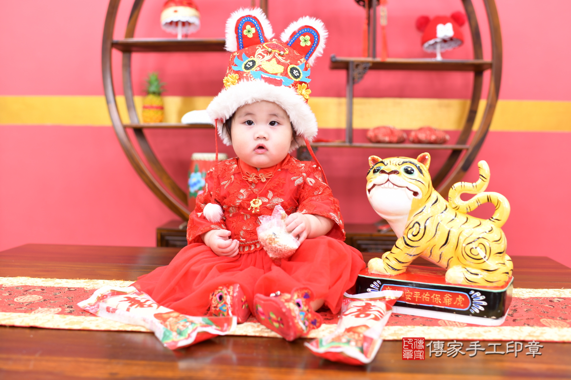 新北市永和區小禔寶寶抓周推薦:傳家新北店抓周度脺中國風會場,嬰兒古禮抓周流程儀式吉祥話、抓周道具物品24種、拍照。抓周證書。2025.6.22,照片10 新北市永和區小禔寶寶抓周推薦:傳家新北店抓周度脺中國風會場,嬰兒古禮抓周流程儀式吉祥話、抓周道具物品24種、拍照。抓周證書。2025.6.22,照片10
