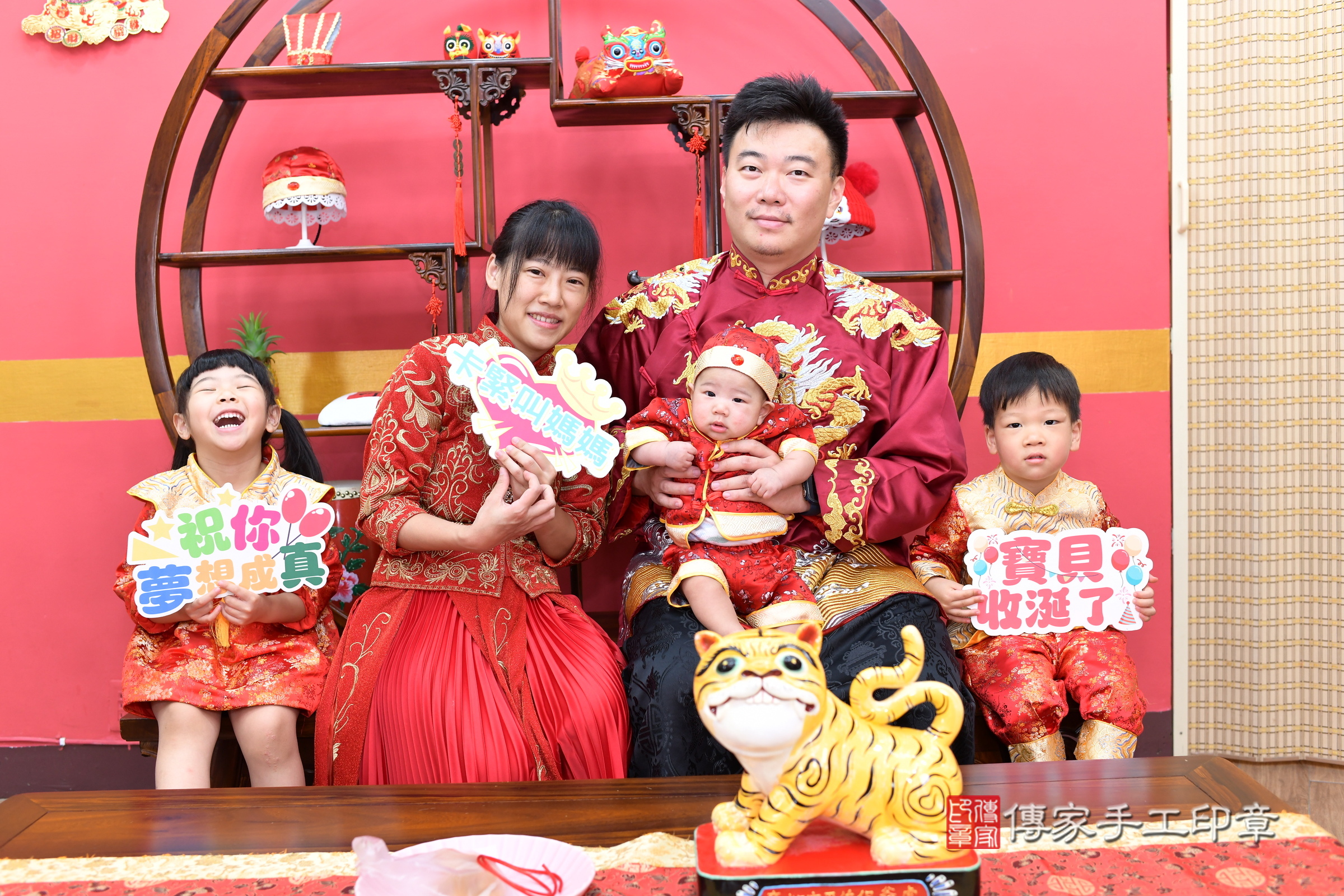 新北市永和區小辰寶寶收涎推薦:傳家新北店收涎中國風會場,嬰兒古禮收涎收口水流程儀式、收涎吉祥話、收涎餅乾、收涎拍照。收涎證書。2025.6.23,照片12 新北市永和區小辰寶寶收涎推薦:傳家新北店收涎中國風會場,嬰兒古禮收涎收口水流程儀式、收涎吉祥話、收涎餅乾、收涎拍照。收涎證書。2025.6.23,照片12