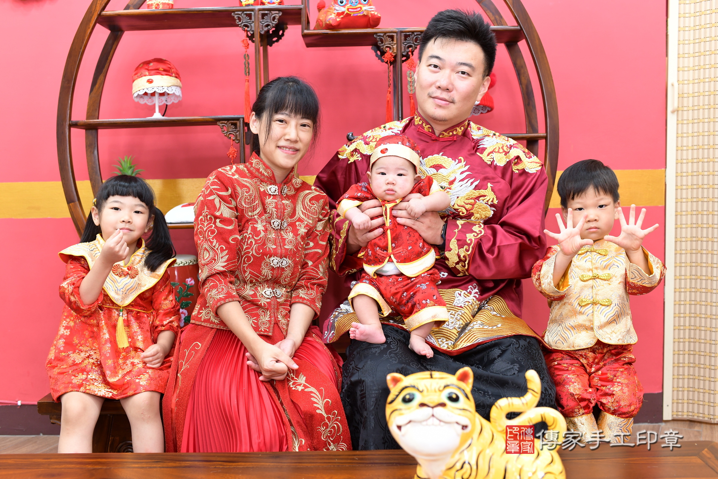 新北市永和區小辰寶寶收涎推薦:傳家新北店收涎中國風會場,嬰兒古禮收涎收口水流程儀式、收涎吉祥話、收涎餅乾、收涎拍照。收涎證書。2025.6.23,照片2 新北市永和區小辰寶寶收涎推薦:傳家新北店收涎中國風會場,嬰兒古禮收涎收口水流程儀式、收涎吉祥話、收涎餅乾、收涎拍照。收涎證書。2025.6.23,照片2