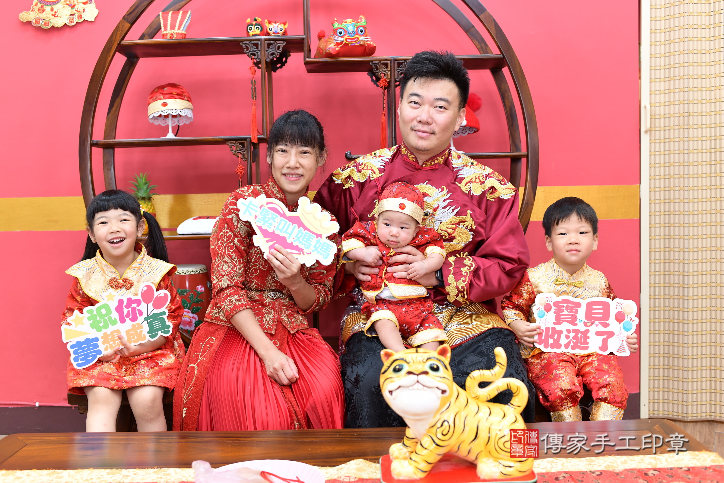 新北市永和區小辰寶寶收涎推薦:傳家新北店收涎中國風會場,嬰兒古禮收涎收口水流程儀式、收涎吉祥話、收涎餅乾、收涎拍照。收涎證書。2025.6.23,照片6 新北市永和區小辰寶寶收涎推薦:傳家新北店收涎中國風會場,嬰兒古禮收涎收口水流程儀式、收涎吉祥話、收涎餅乾、收涎拍照。收涎證書。2025.6.23,照片6