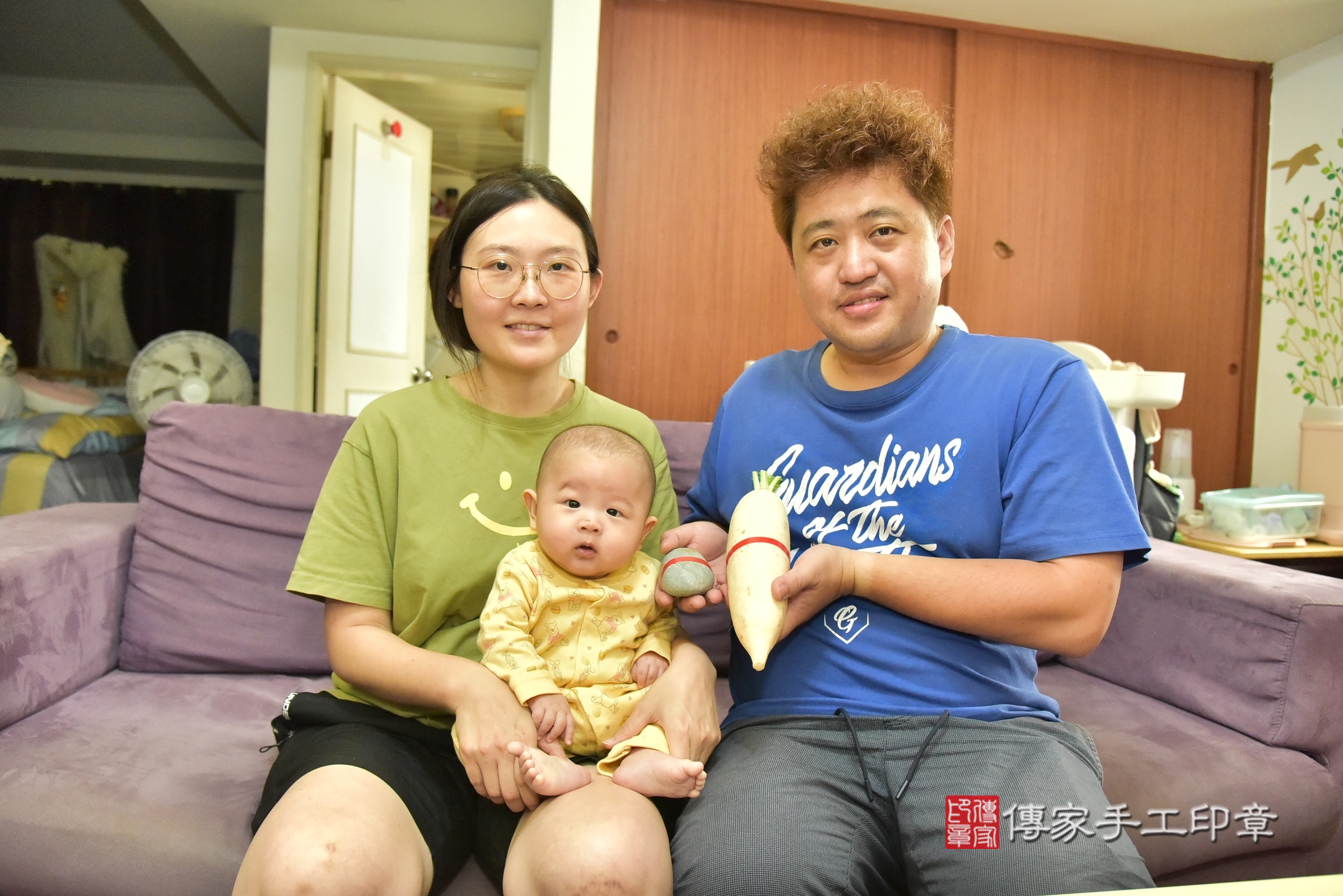 小旭寶寶(新北市新莊區到府嬰兒小旭寶寶滿月剃頭理髮、到府嬰兒剃胎毛儀式吉祥話)。到府剃頭剃胎毛主持、專業拍照、證書。★購買「臍帶章、肚臍章、胎毛筆刷印章」贈送：剃頭、收涎、抓周，三選一。2025.6.14，照片7