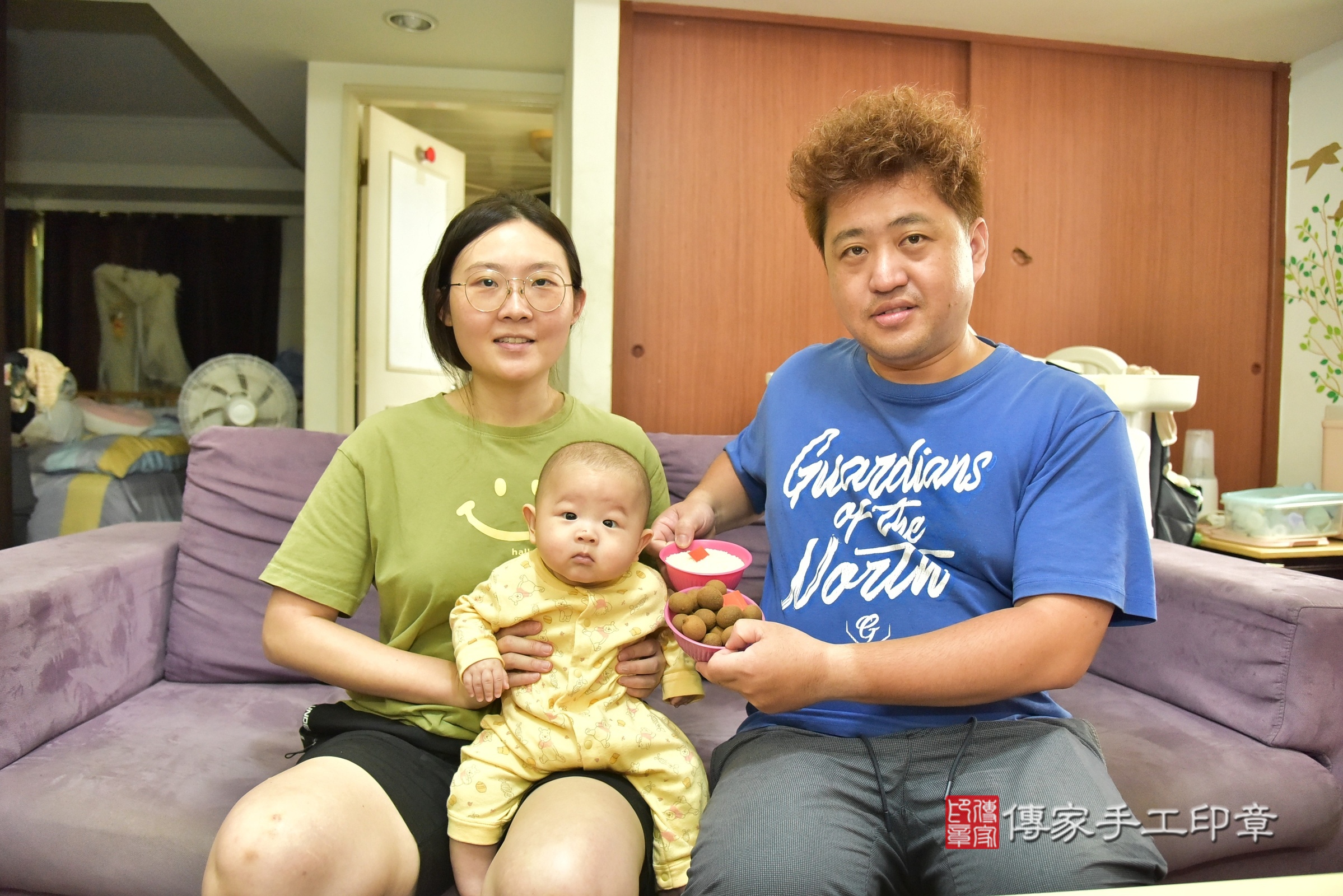 小旭寶寶(新北市新莊區到府嬰兒小旭寶寶滿月剃頭理髮、到府嬰兒剃胎毛儀式吉祥話)。到府剃頭剃胎毛主持、專業拍照、證書。★購買「臍帶章、肚臍章、胎毛筆刷印章」贈送：剃頭、收涎、抓周，三選一。2025.6.14，照片4