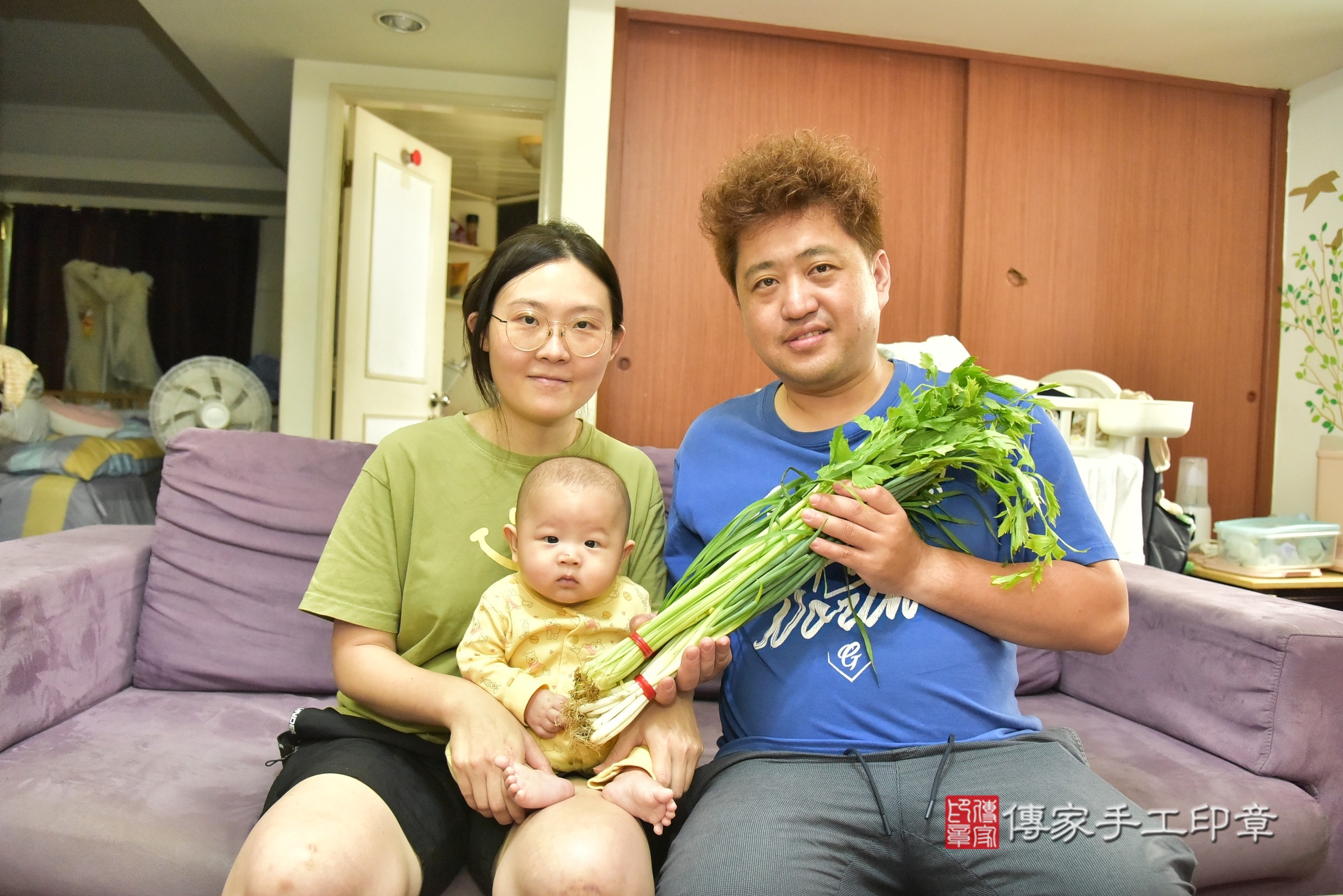 小旭寶寶(新北市新莊區到府嬰兒小旭寶寶滿月剃頭理髮、到府嬰兒剃胎毛儀式吉祥話)。到府剃頭剃胎毛主持、專業拍照、證書。★購買「臍帶章、肚臍章、胎毛筆刷印章」贈送：剃頭、收涎、抓周，三選一。2025.6.14，照片8