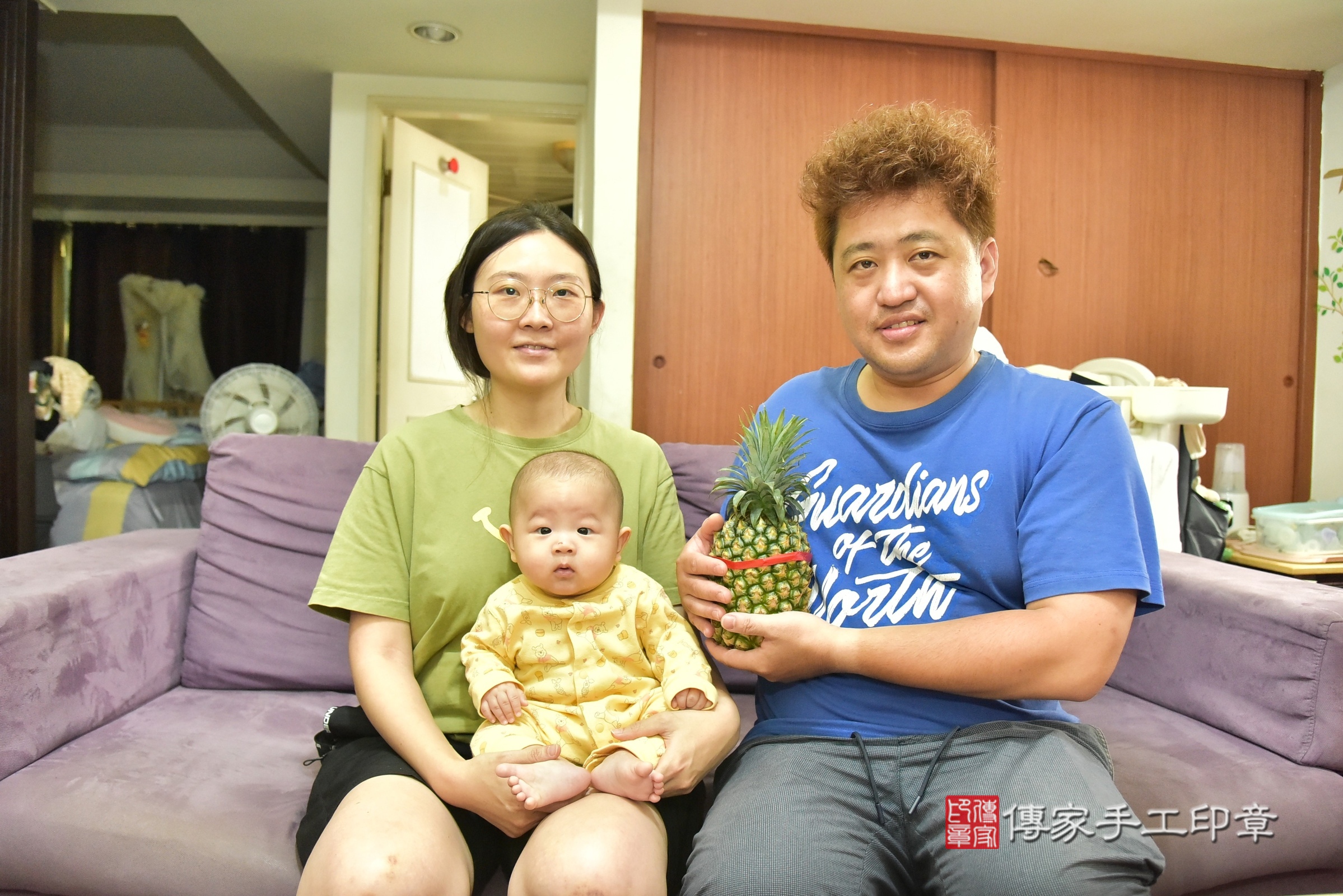 小旭寶寶(新北市新莊區到府嬰兒小旭寶寶滿月剃頭理髮、到府嬰兒剃胎毛儀式吉祥話)。到府剃頭剃胎毛主持、專業拍照、證書。★購買「臍帶章、肚臍章、胎毛筆刷印章」贈送：剃頭、收涎、抓周，三選一。2025.6.14，照片6