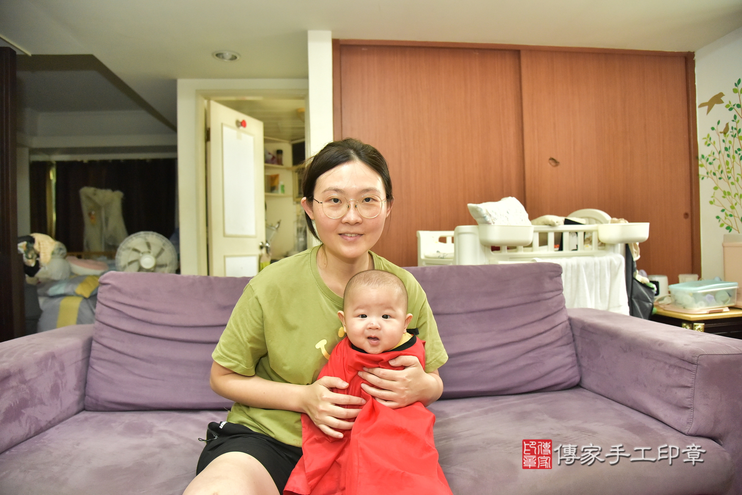 小旭寶寶(新北市新莊區到府嬰兒小旭寶寶滿月剃頭理髮、到府嬰兒剃胎毛儀式吉祥話)。到府剃頭剃胎毛主持、專業拍照、證書。★購買「臍帶章、肚臍章、胎毛筆刷印章」贈送：剃頭、收涎、抓周，三選一。2025.6.14，照片11