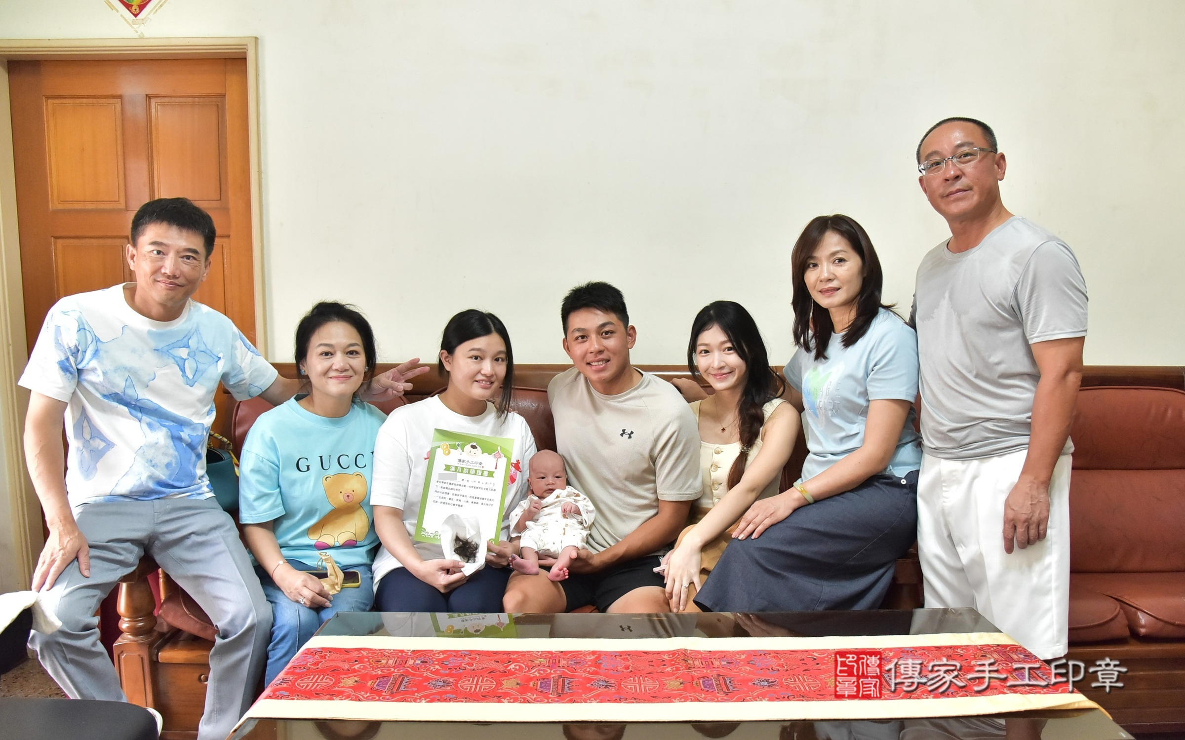 小路寶寶(新北市林口區到府嬰兒小路寶寶滿月剃頭理髮、到府嬰兒剃胎毛儀式吉祥話)。到府剃頭剃胎毛主持、專業拍照、證書。★購買「臍帶章、肚臍章、胎毛筆刷印章」贈送：剃頭、收涎、抓周，三選一。2025.6.19，照片21