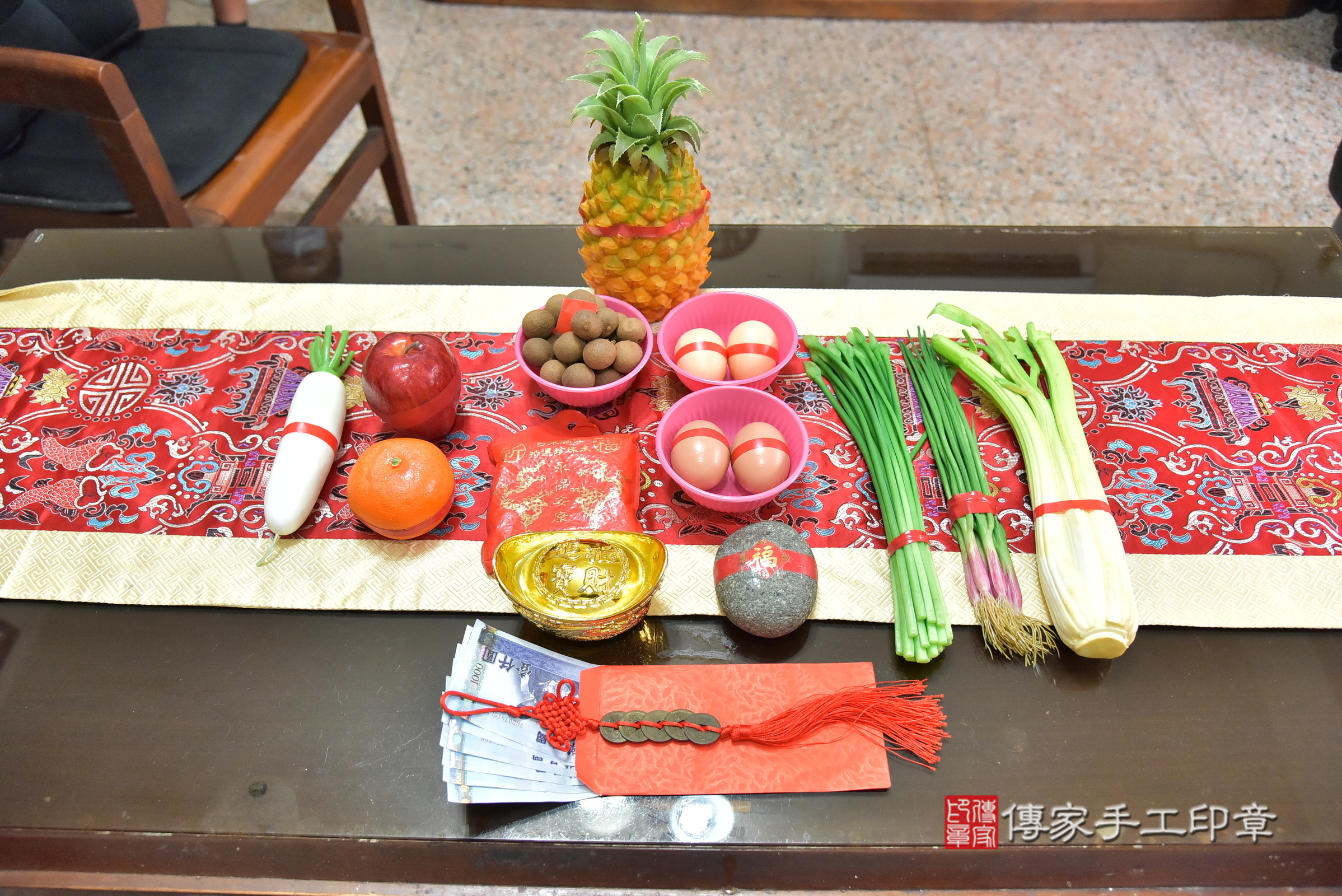 小路寶寶(新北市林口區到府嬰兒小路寶寶滿月剃頭理髮、到府嬰兒剃胎毛儀式吉祥話)。到府剃頭剃胎毛主持、專業拍照、證書。★購買「臍帶章、肚臍章、胎毛筆刷印章」贈送：剃頭、收涎、抓周，三選一。2025.6.19，照片3
