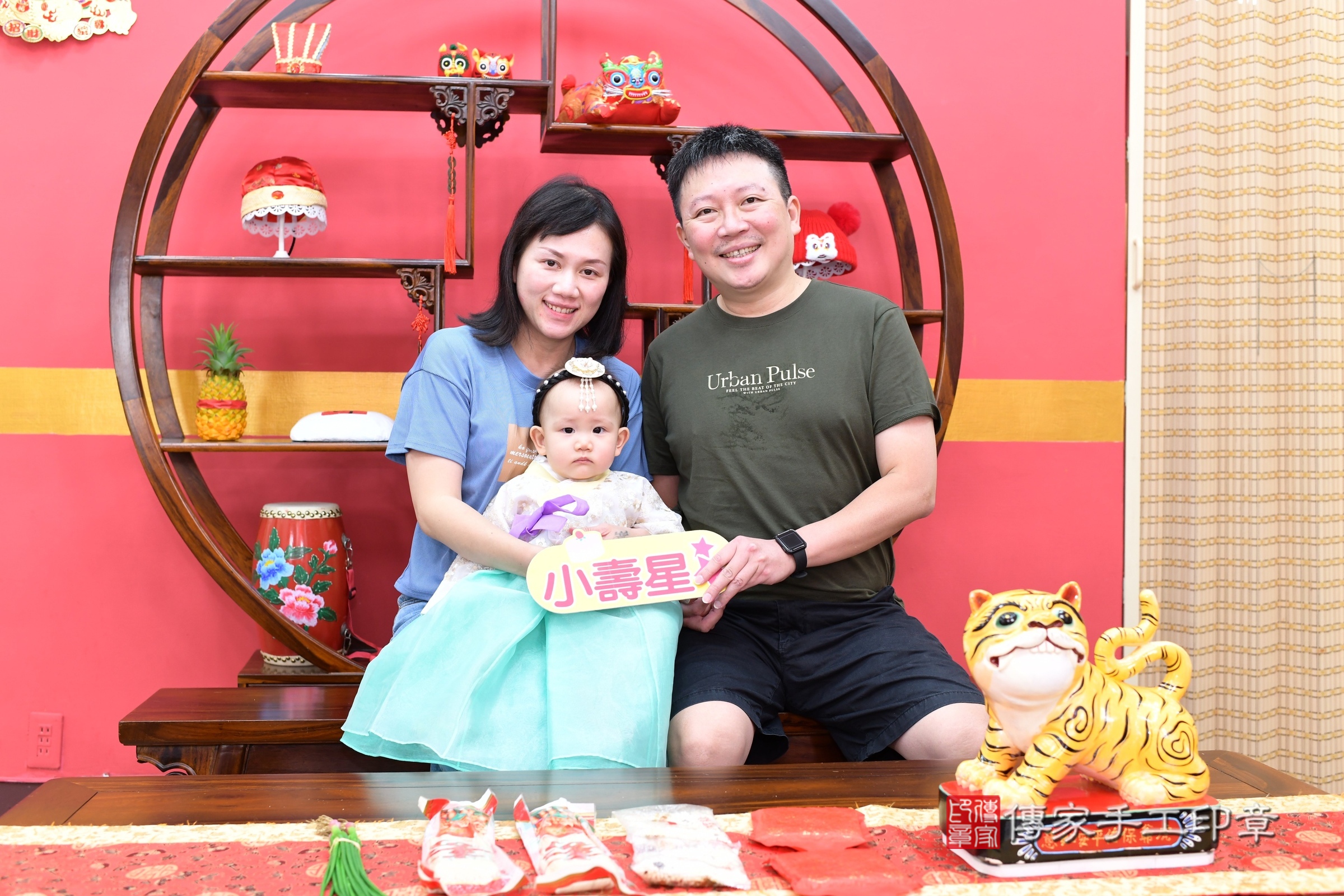 新北市永和區晴晴寶寶抓周推薦：傳家新北店抓周度脺中國風會場，嬰兒古禮抓周流程儀式吉祥話、抓周道具物品24種、拍照。抓周證書。2025.6.27，照片1