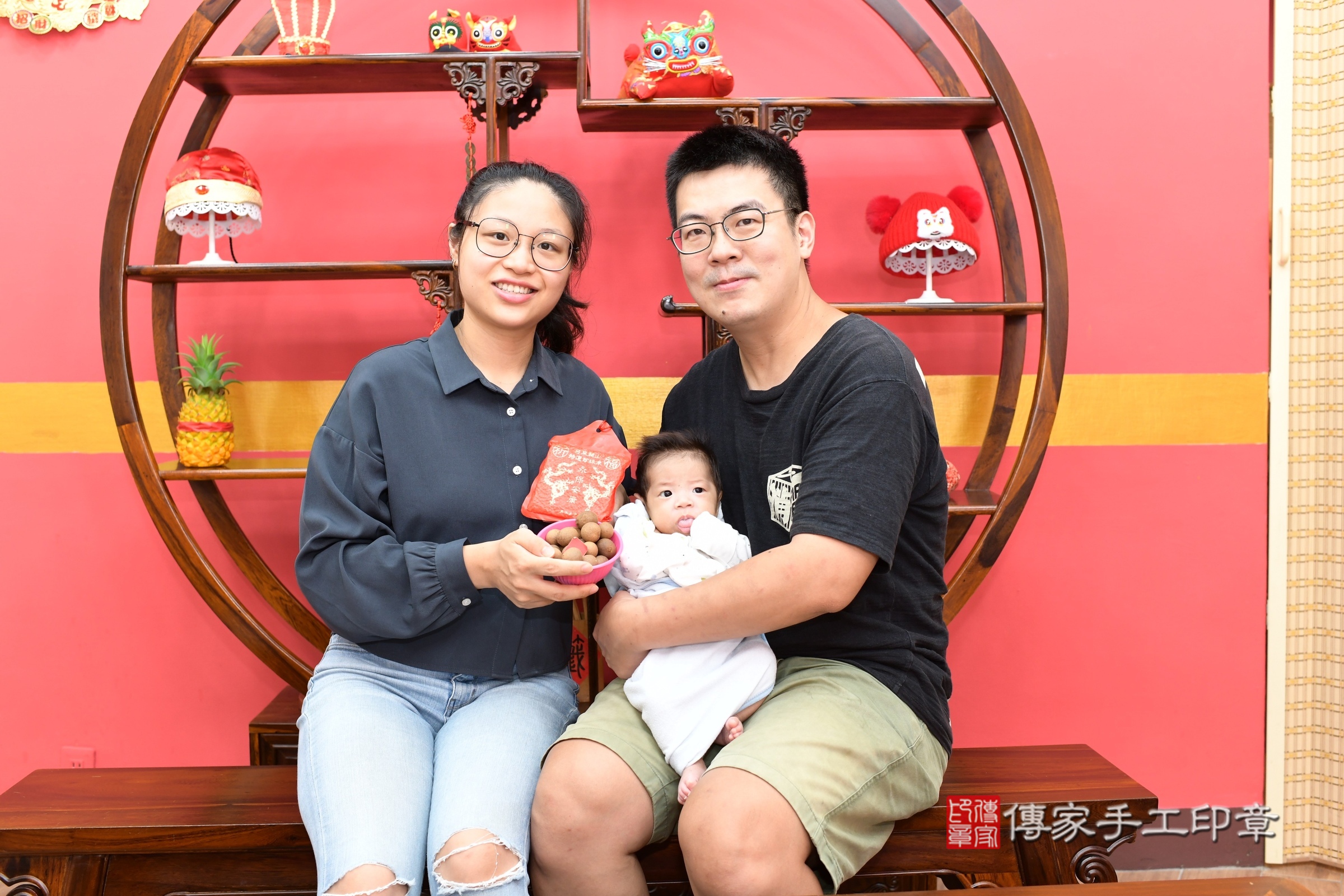 軒軒寶寶(新北市永和區嬰兒寶寶滿月剃頭理髮、嬰兒剃胎毛儀式吉祥話)。中國風會場，爸媽寶貝穿「日中韓」古裝禮服。專業拍照、證書。★購買「臍帶章、肚臍章、胎毛筆刷印章」贈送：剃頭、收涎、抓周，三選一。2025.6.28，照片5