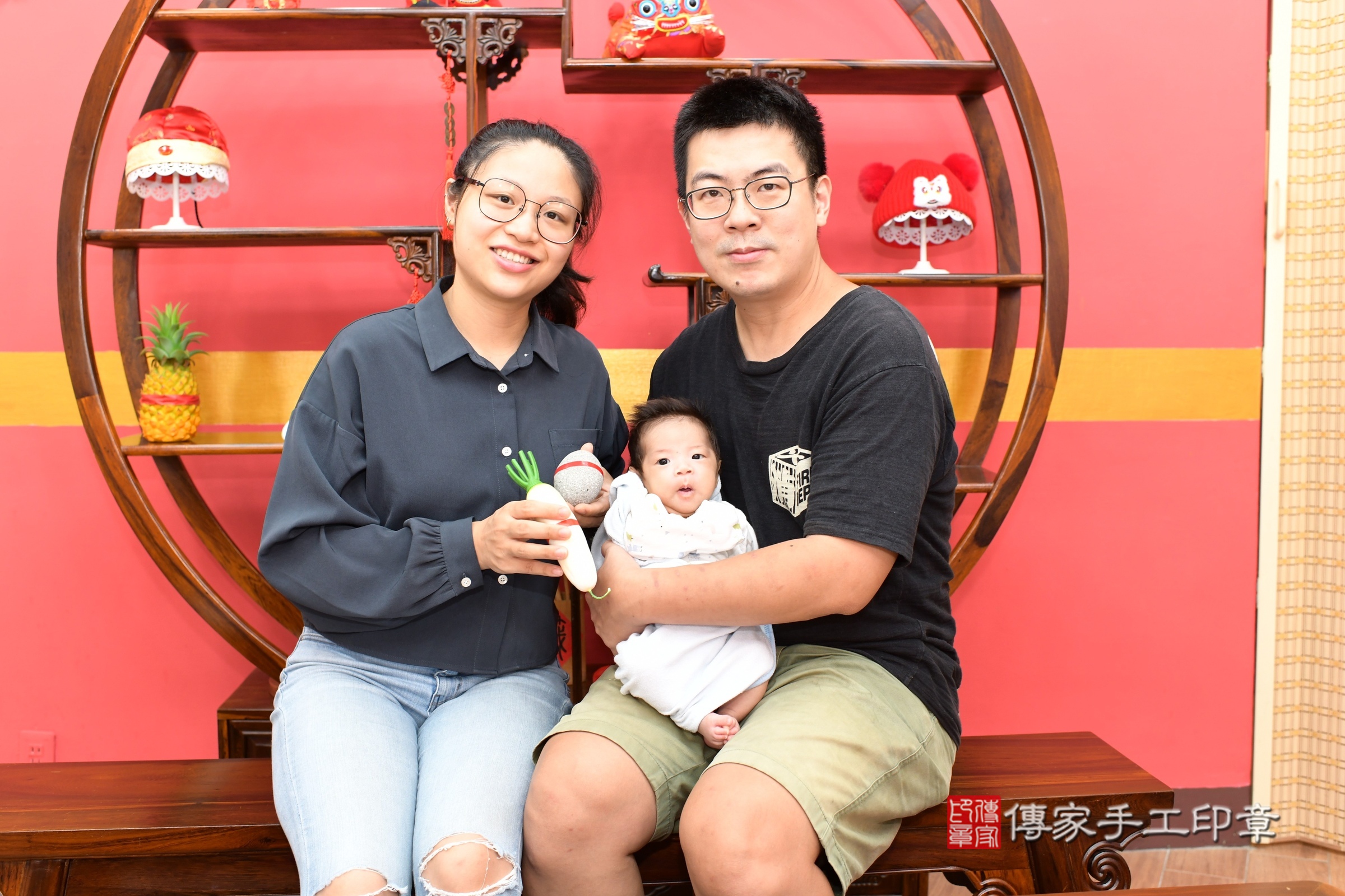 軒軒寶寶(新北市永和區嬰兒寶寶滿月剃頭理髮、嬰兒剃胎毛儀式吉祥話)。中國風會場，爸媽寶貝穿「日中韓」古裝禮服。專業拍照、證書。★購買「臍帶章、肚臍章、胎毛筆刷印章」贈送：剃頭、收涎、抓周，三選一。2025.6.28，照片7