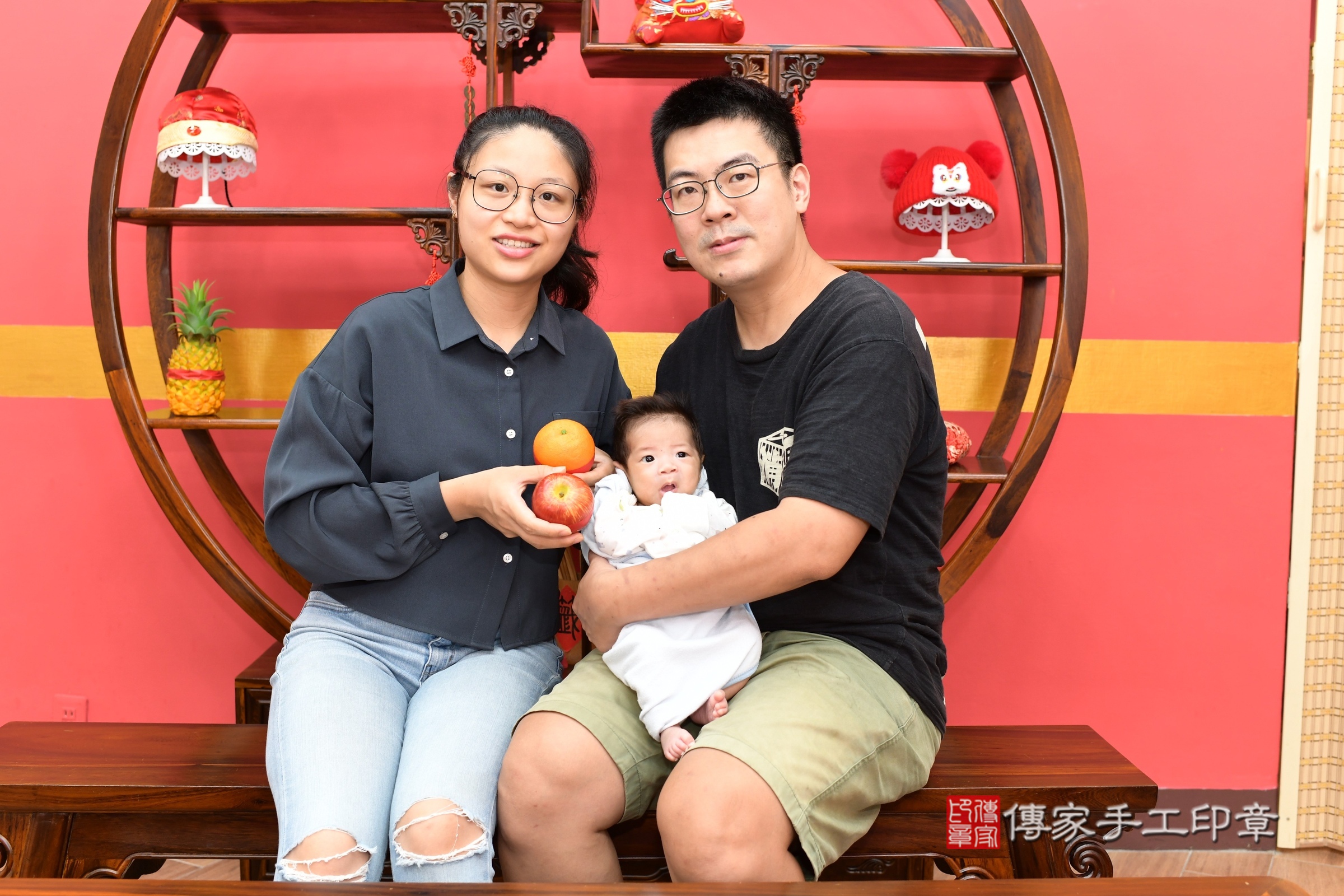 軒軒寶寶(新北市永和區嬰兒寶寶滿月剃頭理髮、嬰兒剃胎毛儀式吉祥話)。中國風會場，爸媽寶貝穿「日中韓」古裝禮服。專業拍照、證書。★購買「臍帶章、肚臍章、胎毛筆刷印章」贈送：剃頭、收涎、抓周，三選一。2025.6.28，照片6