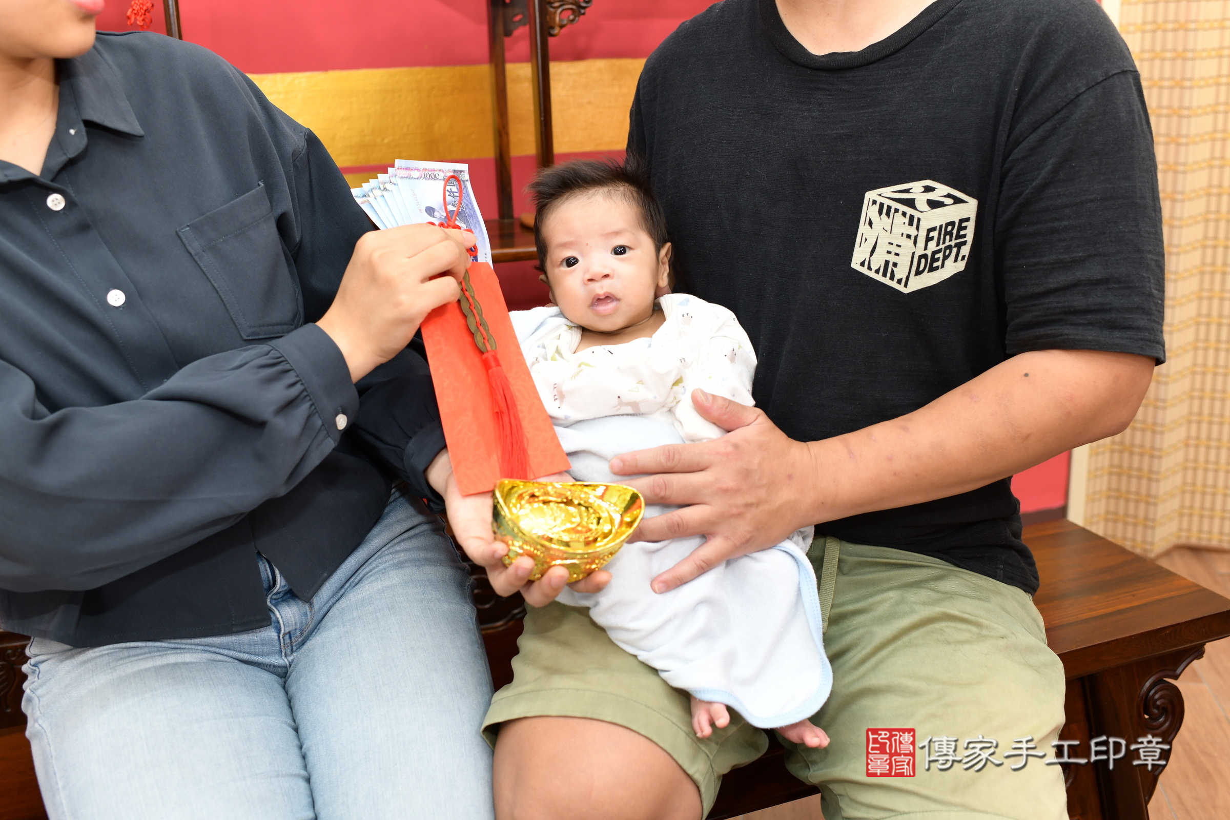 軒軒寶寶(新北市永和區嬰兒寶寶滿月剃頭理髮、嬰兒剃胎毛儀式吉祥話)。中國風會場，爸媽寶貝穿「日中韓」古裝禮服。專業拍照、證書。★購買「臍帶章、肚臍章、胎毛筆刷印章」贈送：剃頭、收涎、抓周，三選一。2025.6.28，照片11