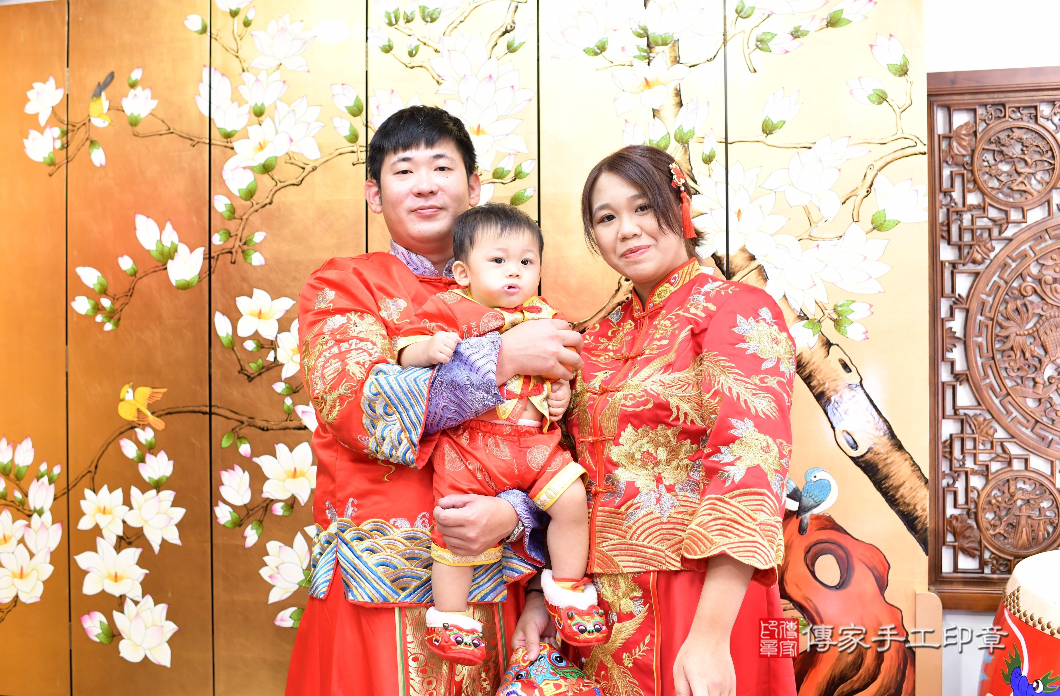 傳家手工印章台南店、抓周、度脺、中國風會場、傳家嬰兒古禮、吉祥話、抓周道具物品24種、拍照。抓周證書。寶寶抓周、滿周歲、生日快樂、祝福 傳家手工印章台南店、抓周、度脺、中國風會場、傳家嬰兒古禮、吉祥話、抓周道具物品24種、拍照。抓周證書。寶寶抓周、滿周歲、生日快樂、祝福