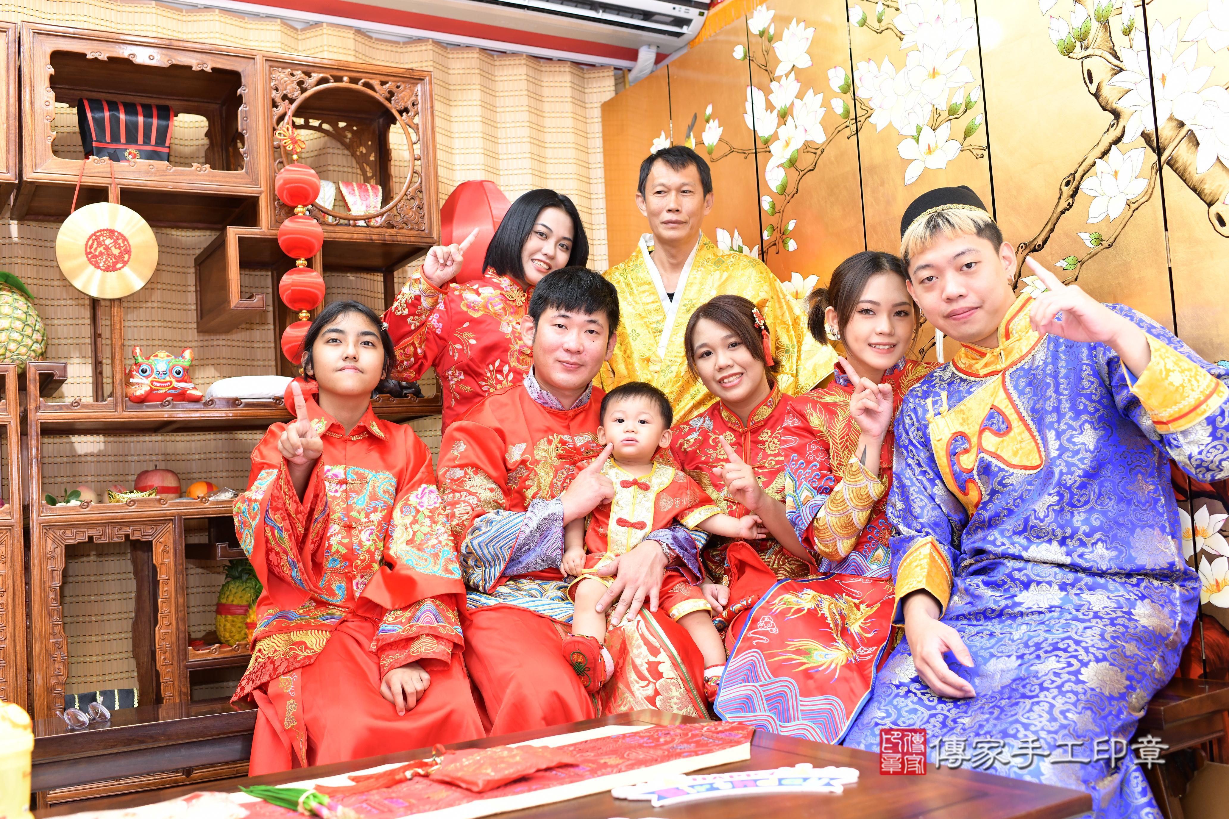 傳家手工印章台南店、抓周、度脺、中國風會場、傳家嬰兒古禮、吉祥話、抓周道具物品24種、拍照。抓周證書。寶寶抓周、滿周歲、生日快樂、祝福 傳家手工印章台南店、抓周、度脺、中國風會場、傳家嬰兒古禮、吉祥話、抓周道具物品24種、拍照。抓周證書。寶寶抓周、滿周歲、生日快樂、祝福