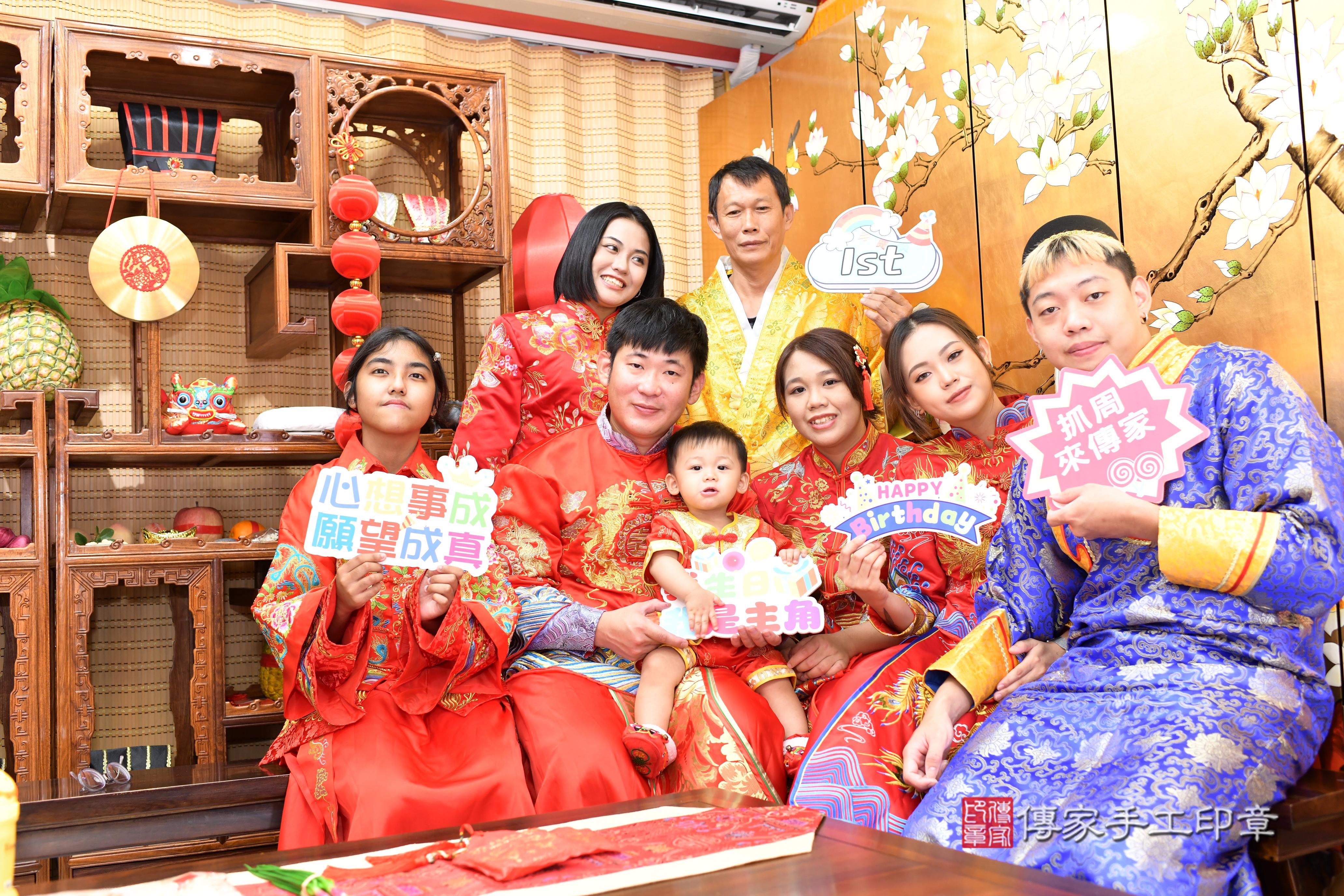 傳家手工印章台南店、抓周、度脺、中國風會場、傳家嬰兒古禮、吉祥話、抓周道具物品24種、拍照。抓周證書。寶寶抓周、滿周歲、生日快樂、祝福 傳家手工印章台南店、抓周、度脺、中國風會場、傳家嬰兒古禮、吉祥話、抓周道具物品24種、拍照。抓周證書。寶寶抓周、滿周歲、生日快樂、祝福