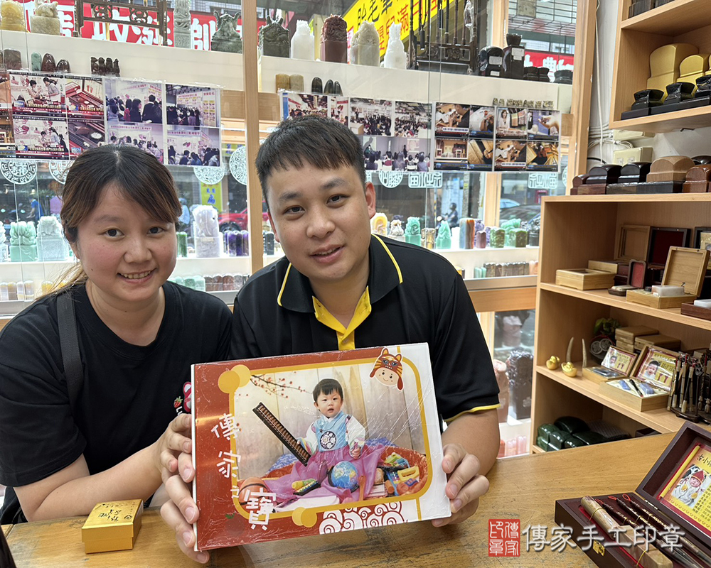 新北市三峽區誠誠寶貝抓周推薦：傳家新北店抓周度脺中國風會場，嬰兒古禮抓周流程儀式吉祥話、抓周道具物品24種、拍照。抓周證書。2025.06.30