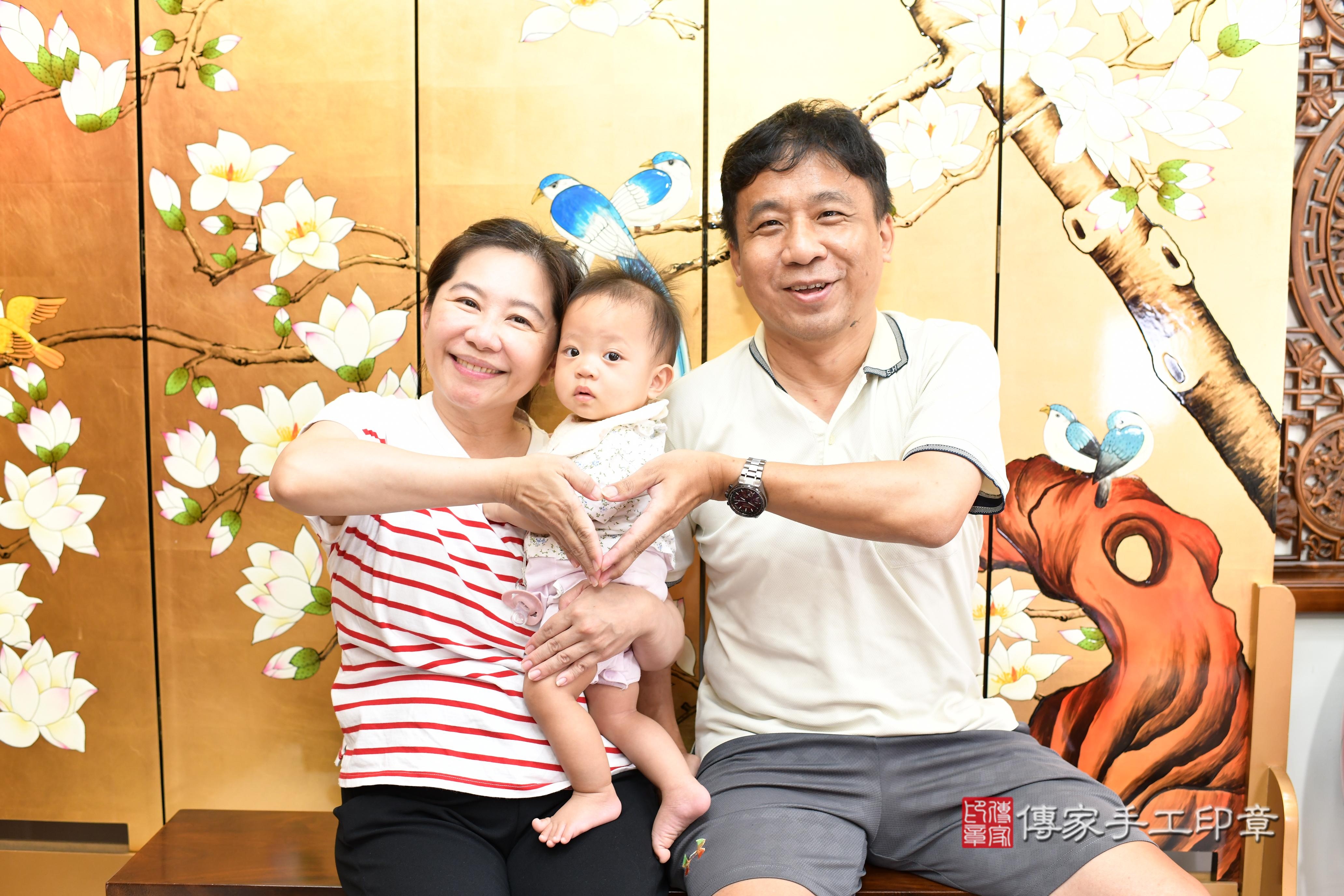 傳家手工印章台南店、抓周、度脺、中國風會場、傳家嬰兒古禮、吉祥話、抓周道具物品24種、拍照。抓周證書。寶寶抓周、滿周歲、生日快樂、祝福