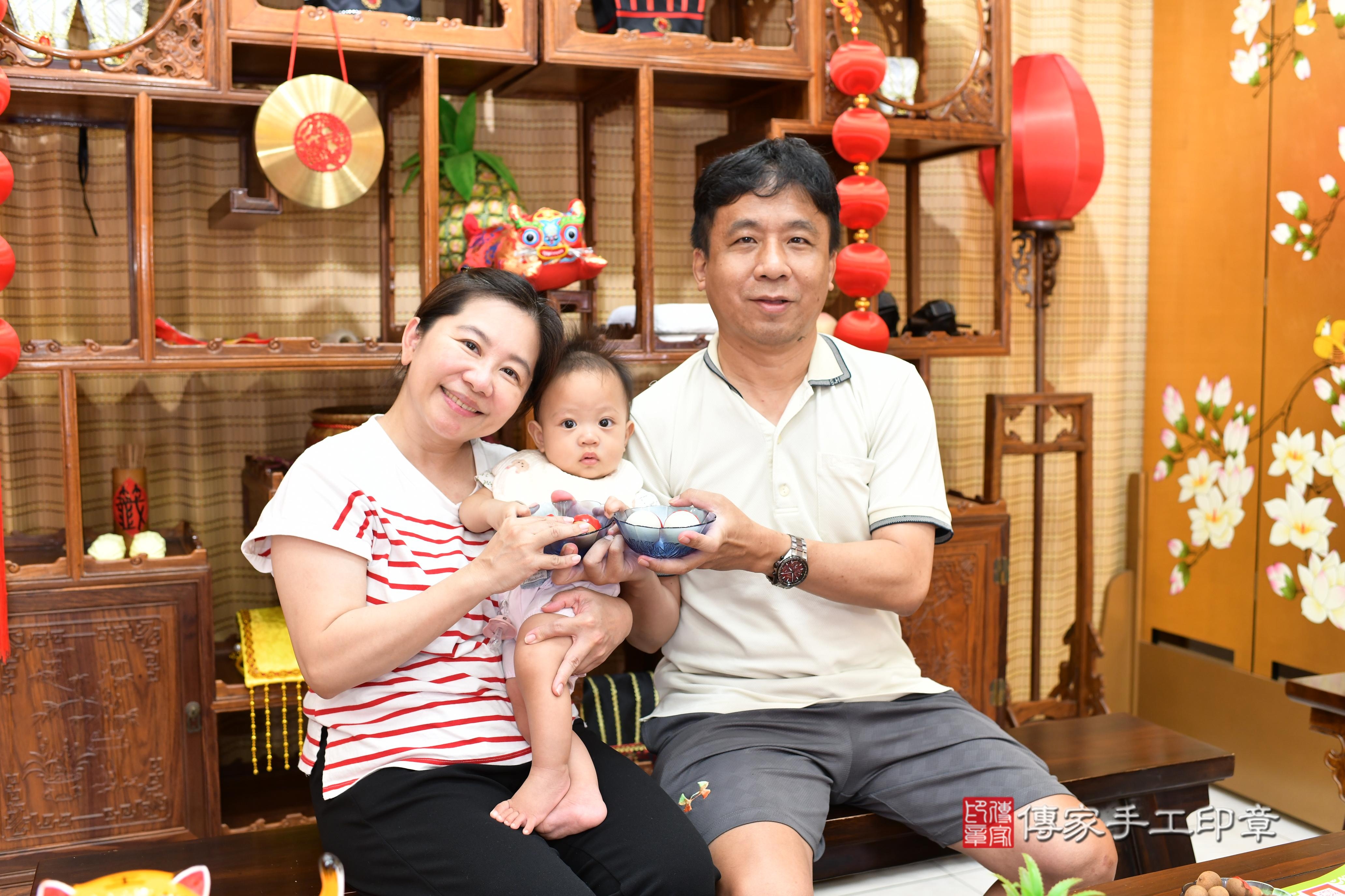 傳家手工印章台南店、抓周、度脺、中國風會場、傳家嬰兒古禮、吉祥話、抓周道具物品24種、拍照。抓周證書。寶寶抓周、滿周歲、生日快樂、祝福