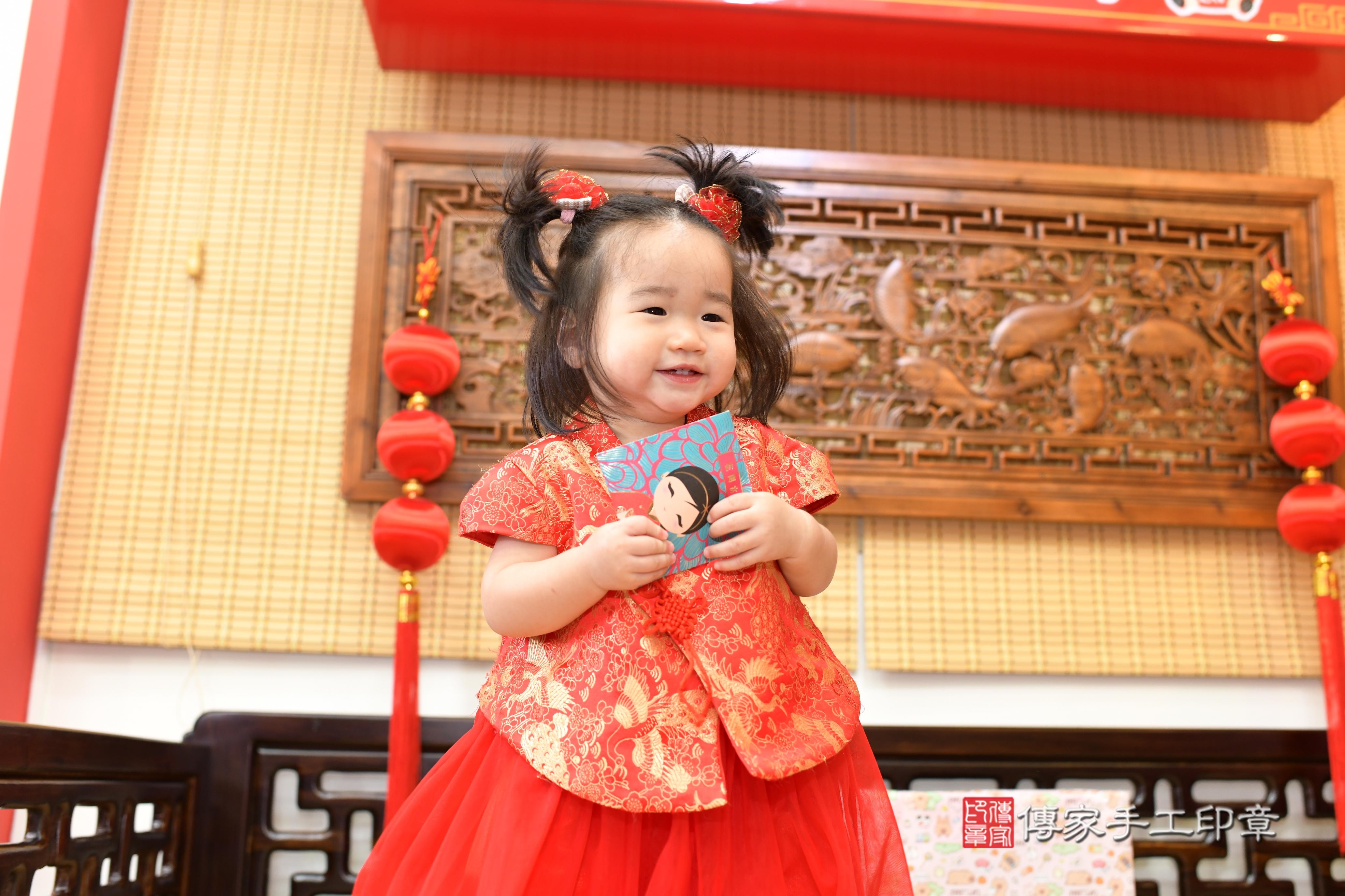 傳家手工印章台南店、抓周、度脺、中國風會場、傳家嬰兒古禮、吉祥話、抓周道具物品24種、拍照。抓周證書。寶寶抓周、滿周歲、生日快樂、祝福 傳家手工印章台南店、抓周、度脺、中國風會場、傳家嬰兒古禮、吉祥話、抓周道具物品24種、拍照。抓周證書。寶寶抓周、滿周歲、生日快樂、祝福