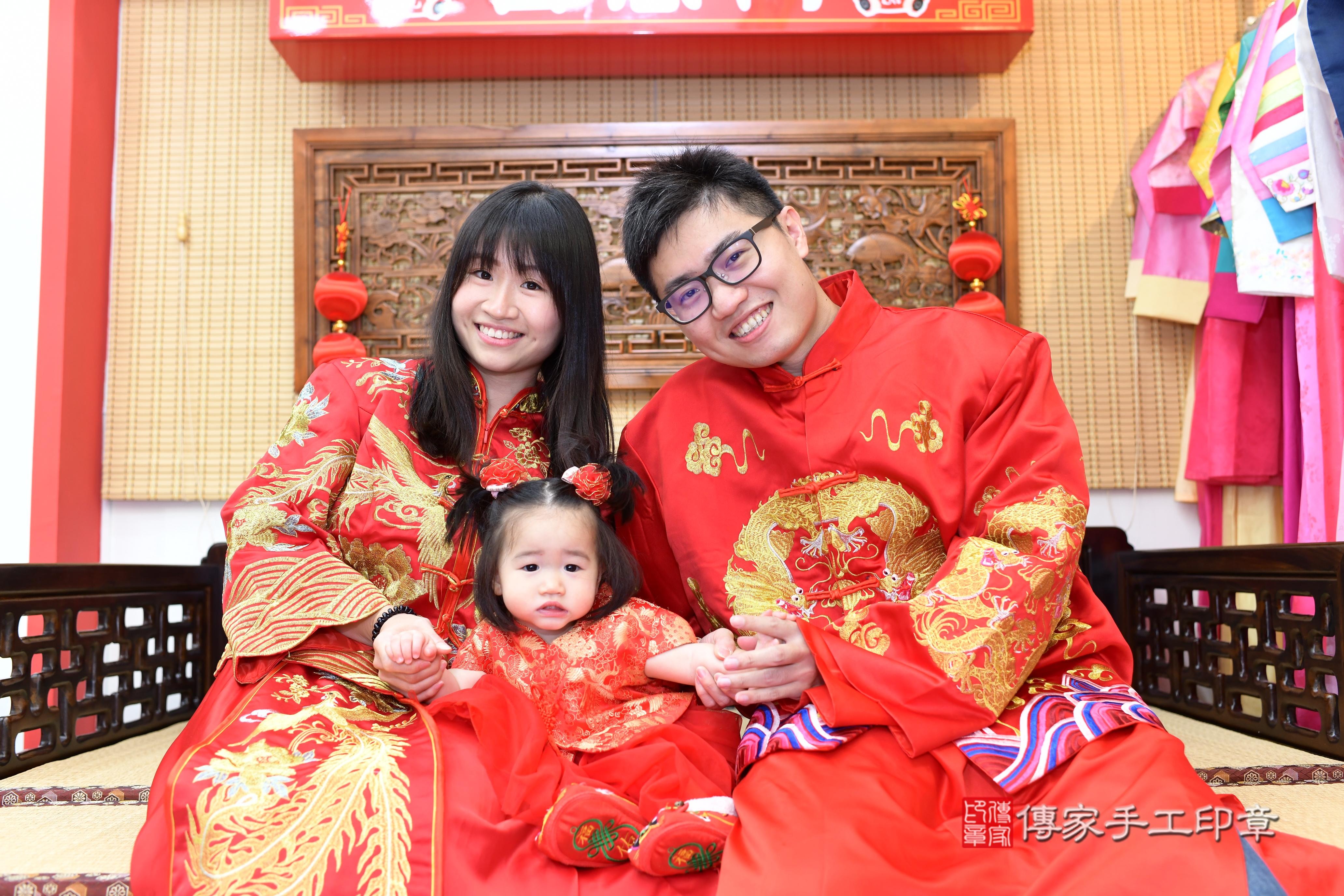 傳家手工印章台南店、抓周、度脺、中國風會場、傳家嬰兒古禮、吉祥話、抓周道具物品24種、拍照。抓周證書。寶寶抓周、滿周歲、生日快樂、祝福 傳家手工印章台南店、抓周、度脺、中國風會場、傳家嬰兒古禮、吉祥話、抓周道具物品24種、拍照。抓周證書。寶寶抓周、滿周歲、生日快樂、祝福