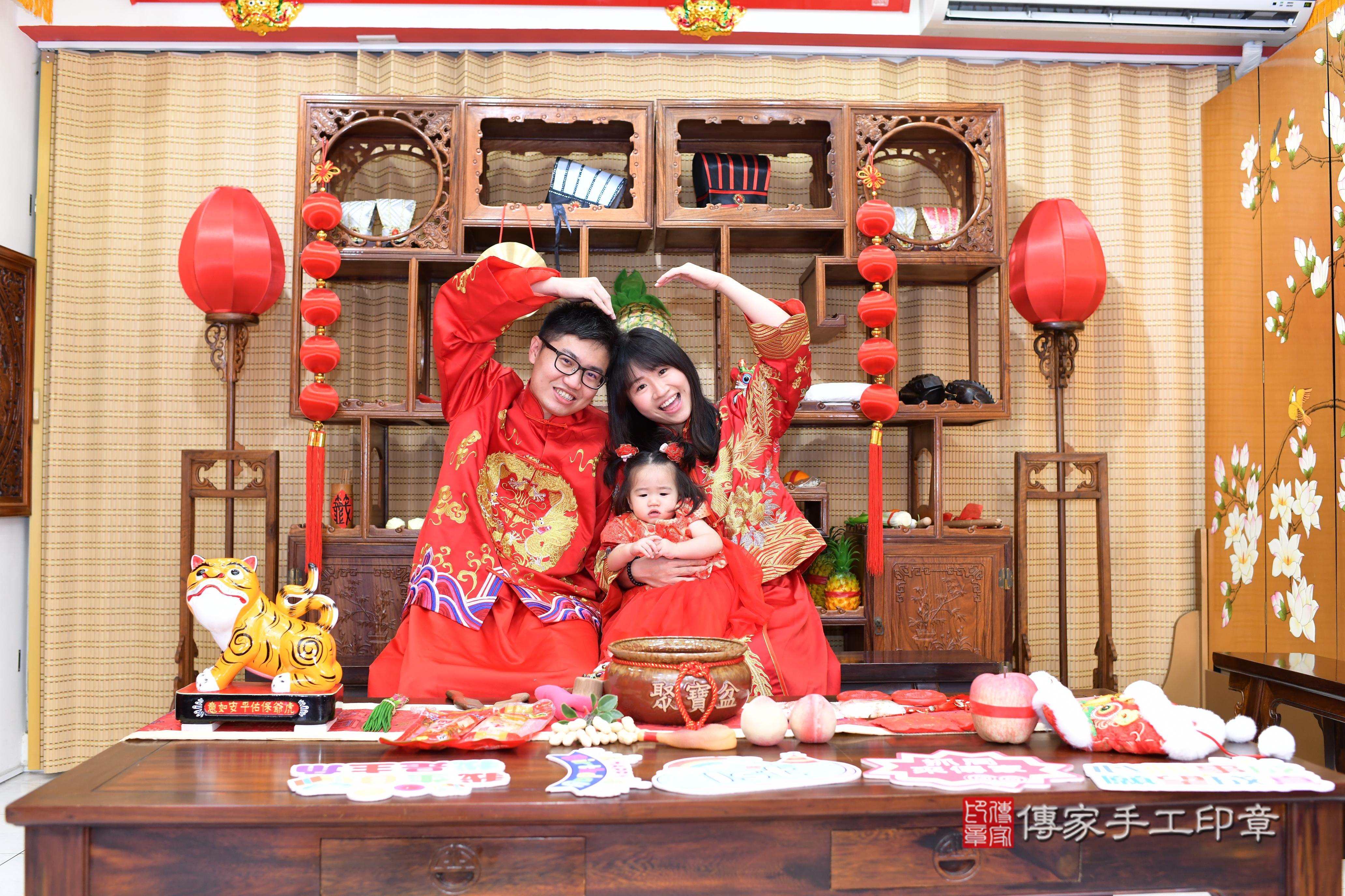 傳家手工印章台南店、抓周、度脺、中國風會場、傳家嬰兒古禮、吉祥話、抓周道具物品24種、拍照。抓周證書。寶寶抓周、滿周歲、生日快樂、祝福 傳家手工印章台南店、抓周、度脺、中國風會場、傳家嬰兒古禮、吉祥話、抓周道具物品24種、拍照。抓周證書。寶寶抓周、滿周歲、生日快樂、祝福