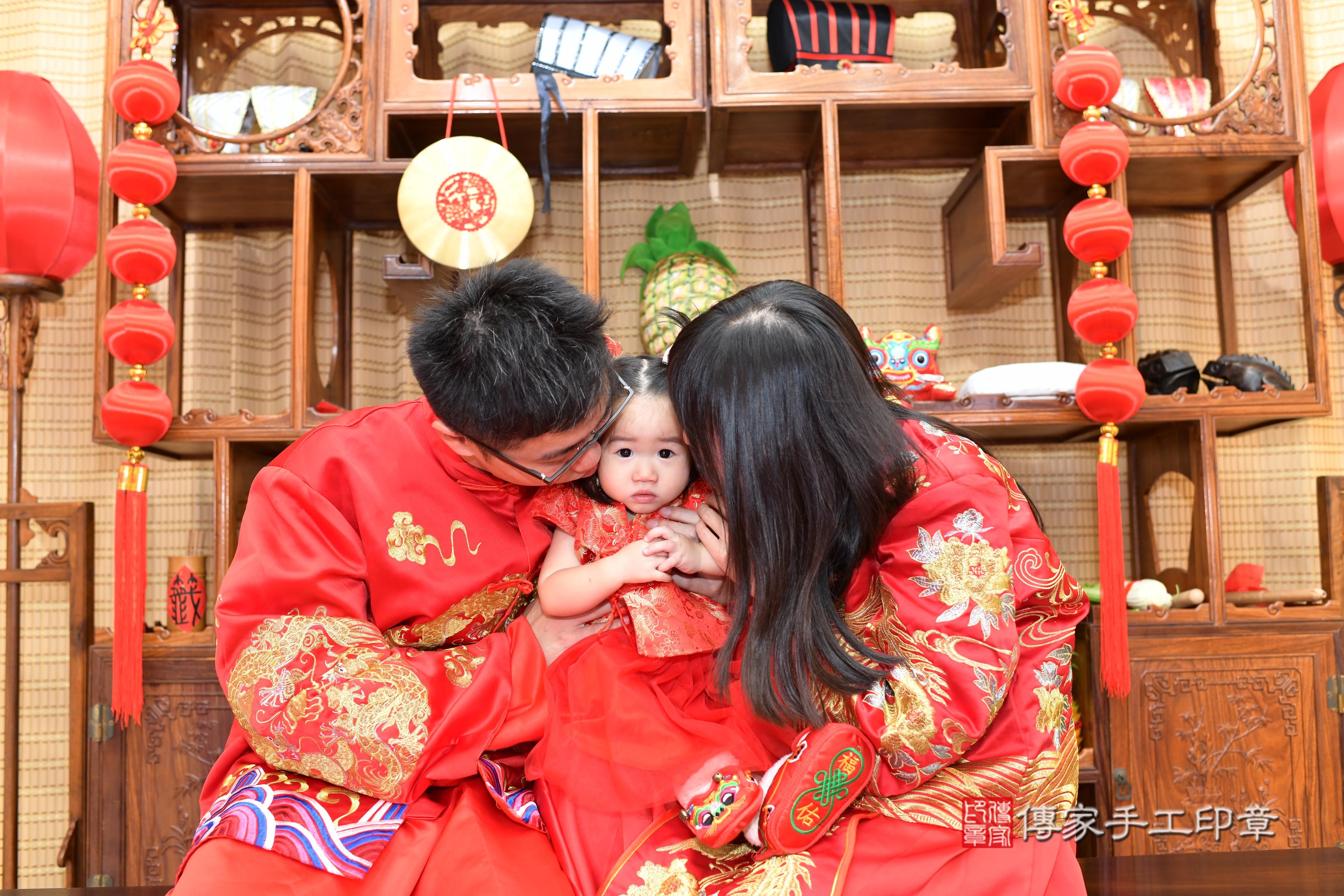 傳家手工印章台南店、抓周、度脺、中國風會場、傳家嬰兒古禮、吉祥話、抓周道具物品24種、拍照。抓周證書。寶寶抓周、滿周歲、生日快樂、祝福 傳家手工印章台南店、抓周、度脺、中國風會場、傳家嬰兒古禮、吉祥話、抓周道具物品24種、拍照。抓周證書。寶寶抓周、滿周歲、生日快樂、祝福