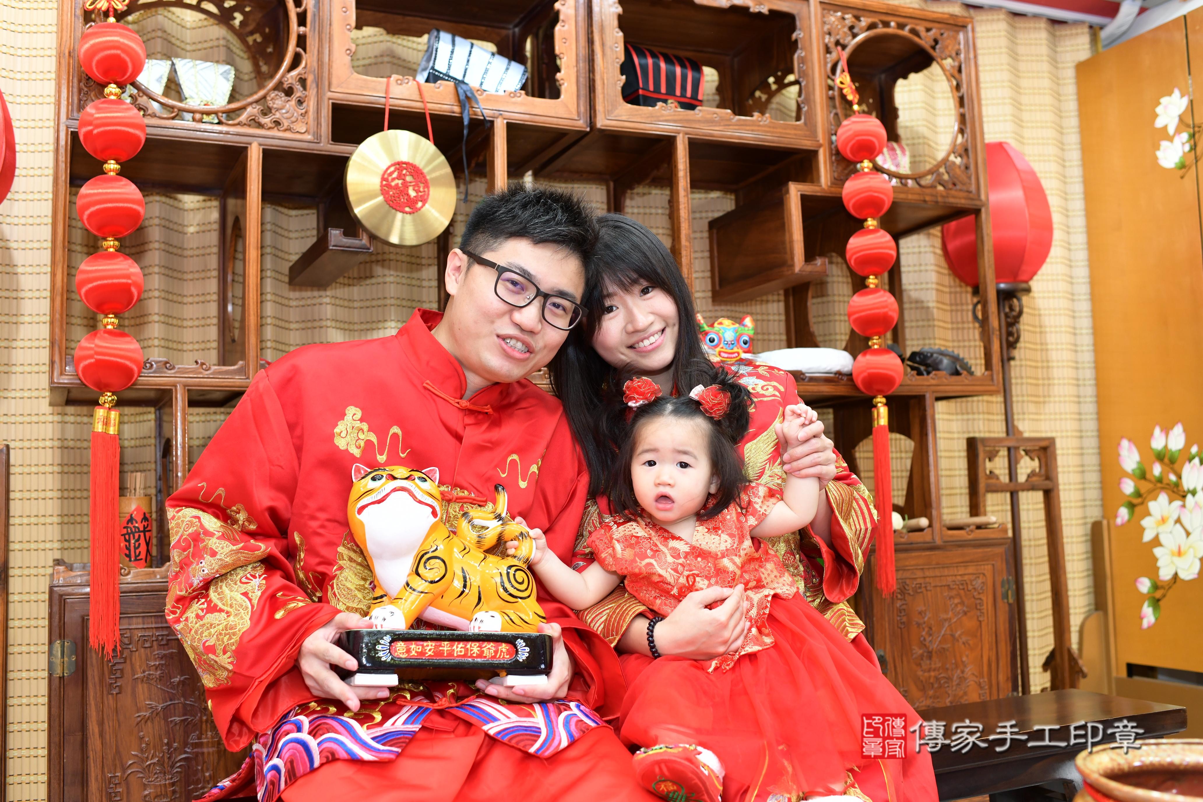 傳家手工印章台南店、抓周、度脺、中國風會場、傳家嬰兒古禮、吉祥話、抓周道具物品24種、拍照。抓周證書。寶寶抓周、滿周歲、生日快樂、祝福 傳家手工印章台南店、抓周、度脺、中國風會場、傳家嬰兒古禮、吉祥話、抓周道具物品24種、拍照。抓周證書。寶寶抓周、滿周歲、生日快樂、祝福