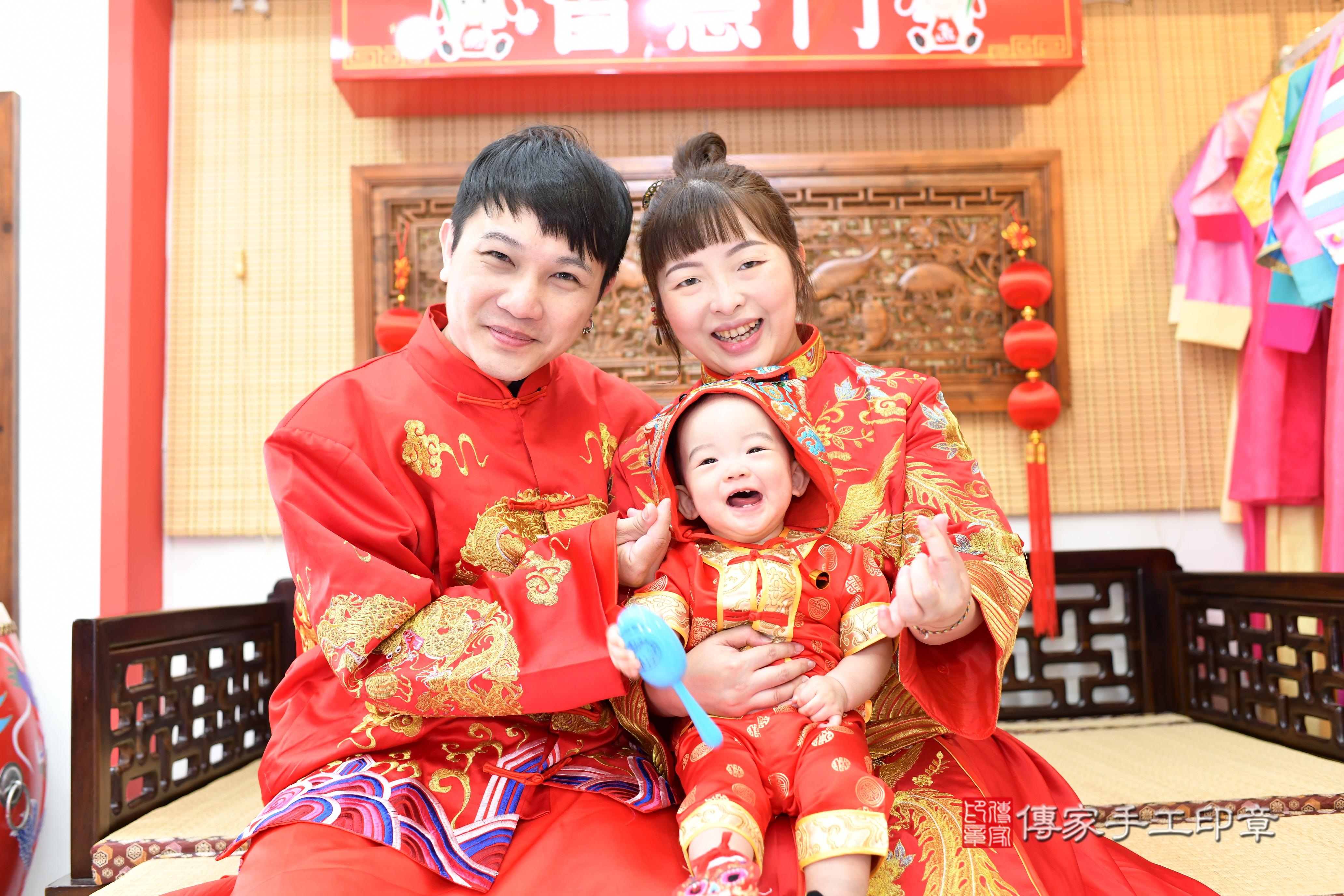 傳家手工印章台南店、抓周、度脺、中國風會場、傳家嬰兒古禮、吉祥話、抓周道具物品24種、拍照。抓周證書。寶寶抓周、滿周歲、生日快樂、祝福 傳家手工印章台南店、抓周、度脺、中國風會場、傳家嬰兒古禮、吉祥話、抓周道具物品24種、拍照。抓周證書。寶寶抓周、滿周歲、生日快樂、祝福