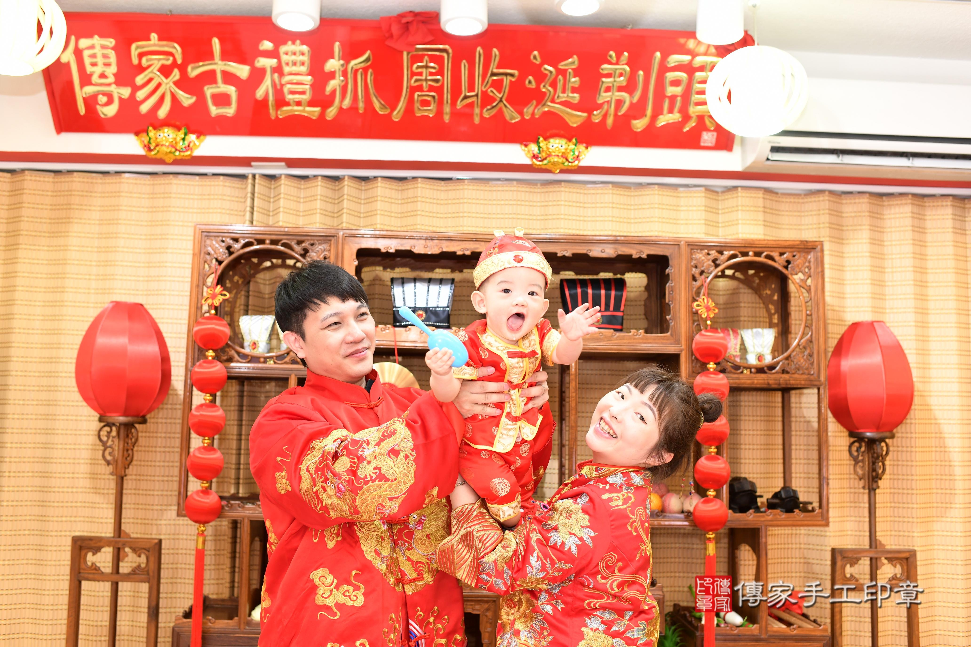 傳家手工印章台南店、抓周、度脺、中國風會場、傳家嬰兒古禮、吉祥話、抓周道具物品24種、拍照。抓周證書。寶寶抓周、滿周歲、生日快樂、祝福 傳家手工印章台南店、抓周、度脺、中國風會場、傳家嬰兒古禮、吉祥話、抓周道具物品24種、拍照。抓周證書。寶寶抓周、滿周歲、生日快樂、祝福