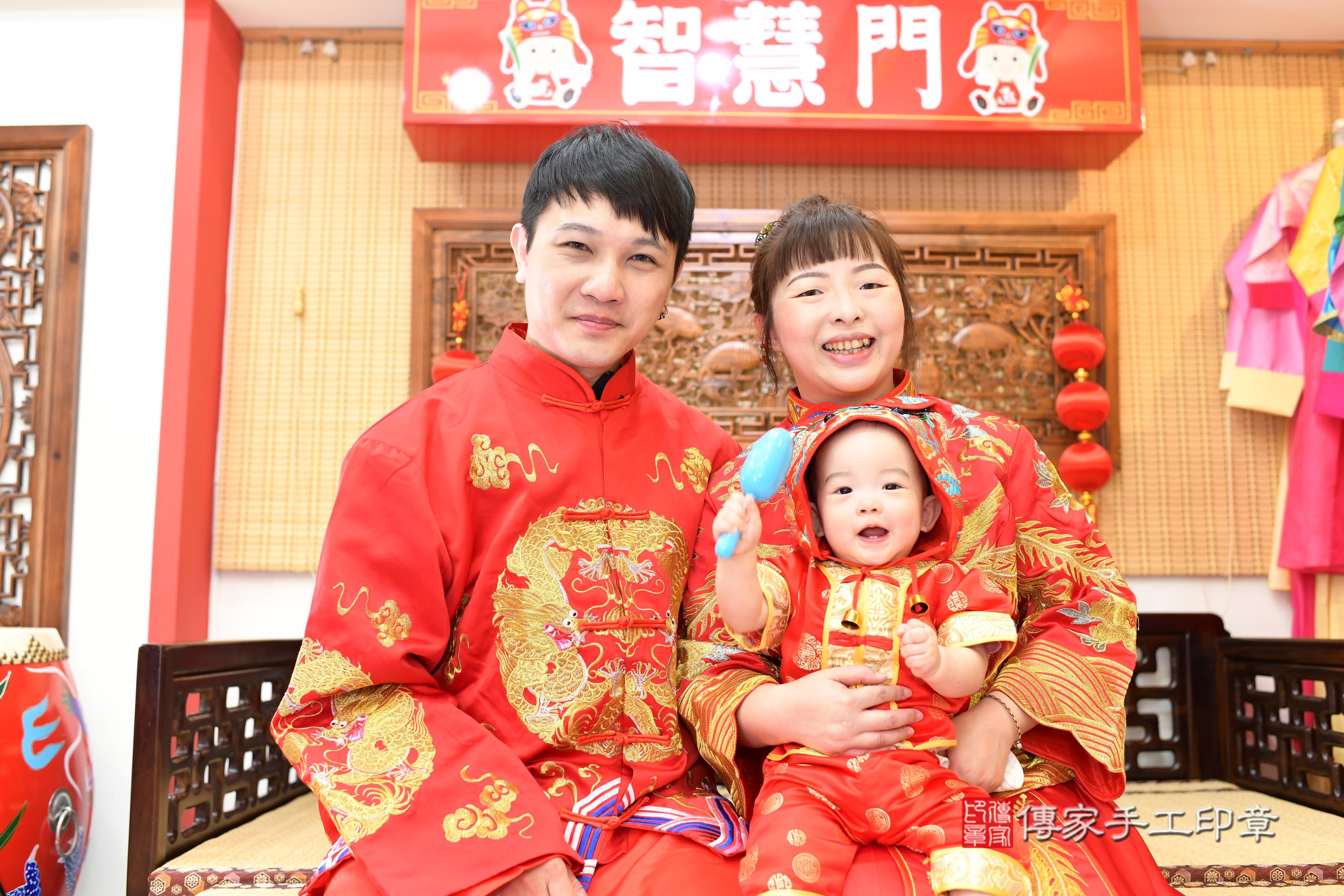 傳家手工印章台南店、抓周、度脺、中國風會場、傳家嬰兒古禮、吉祥話、抓周道具物品24種、拍照。抓周證書。寶寶抓周、滿周歲、生日快樂、祝福 傳家手工印章台南店、抓周、度脺、中國風會場、傳家嬰兒古禮、吉祥話、抓周道具物品24種、拍照。抓周證書。寶寶抓周、滿周歲、生日快樂、祝福