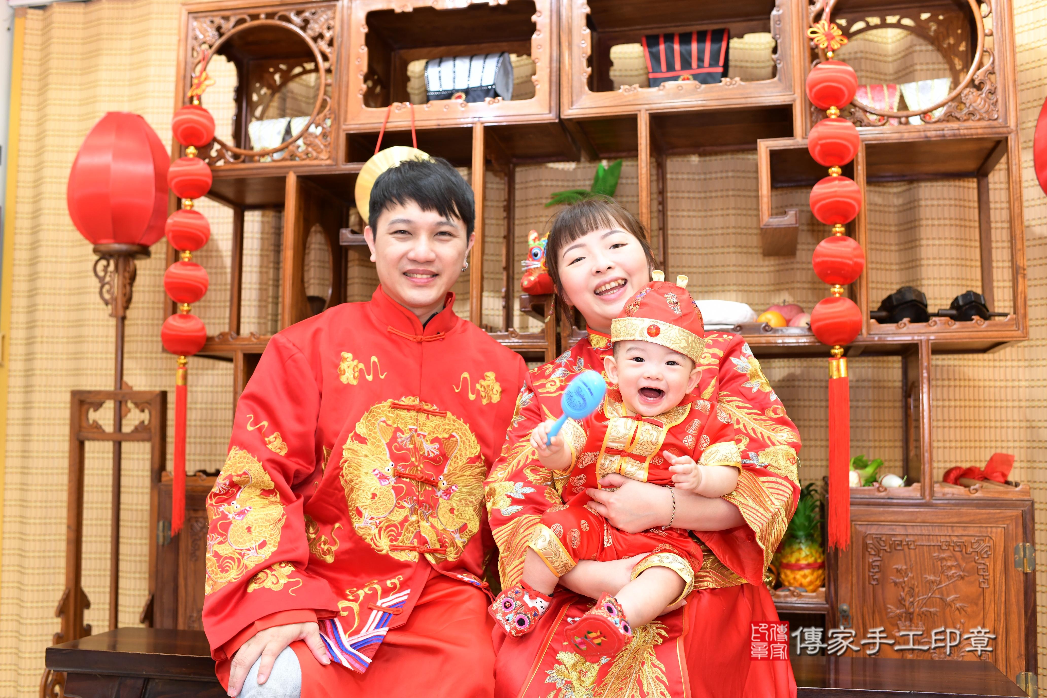 傳家手工印章台南店、抓周、度脺、中國風會場、傳家嬰兒古禮、吉祥話、抓周道具物品24種、拍照。抓周證書。寶寶抓周、滿周歲、生日快樂、祝福 傳家手工印章台南店、抓周、度脺、中國風會場、傳家嬰兒古禮、吉祥話、抓周道具物品24種、拍照。抓周證書。寶寶抓周、滿周歲、生日快樂、祝福