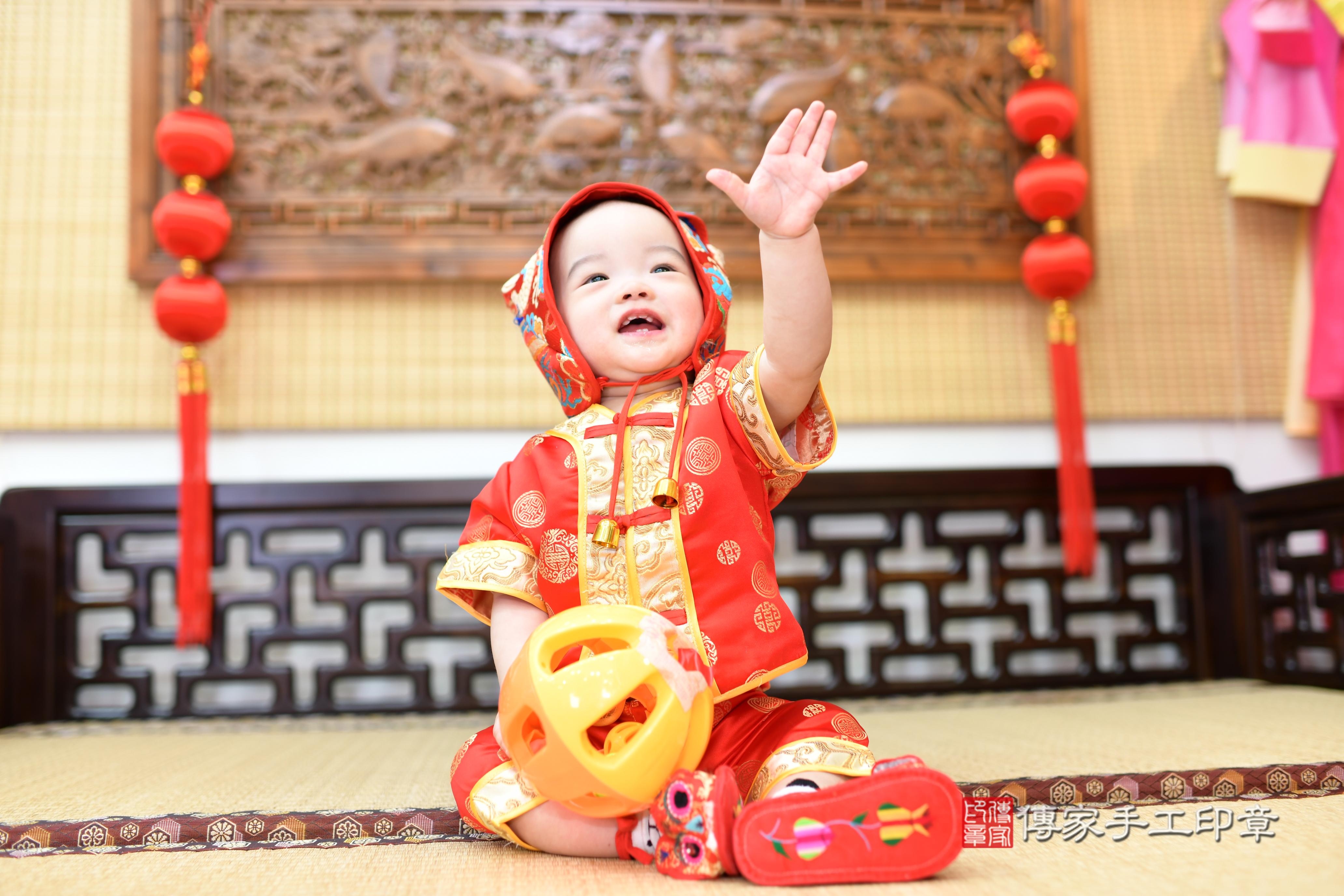 傳家手工印章台南店、抓周、度脺、中國風會場、傳家嬰兒古禮、吉祥話、抓周道具物品24種、拍照。抓周證書。寶寶抓周、滿周歲、生日快樂、祝福 傳家手工印章台南店、抓周、度脺、中國風會場、傳家嬰兒古禮、吉祥話、抓周道具物品24種、拍照。抓周證書。寶寶抓周、滿周歲、生日快樂、祝福