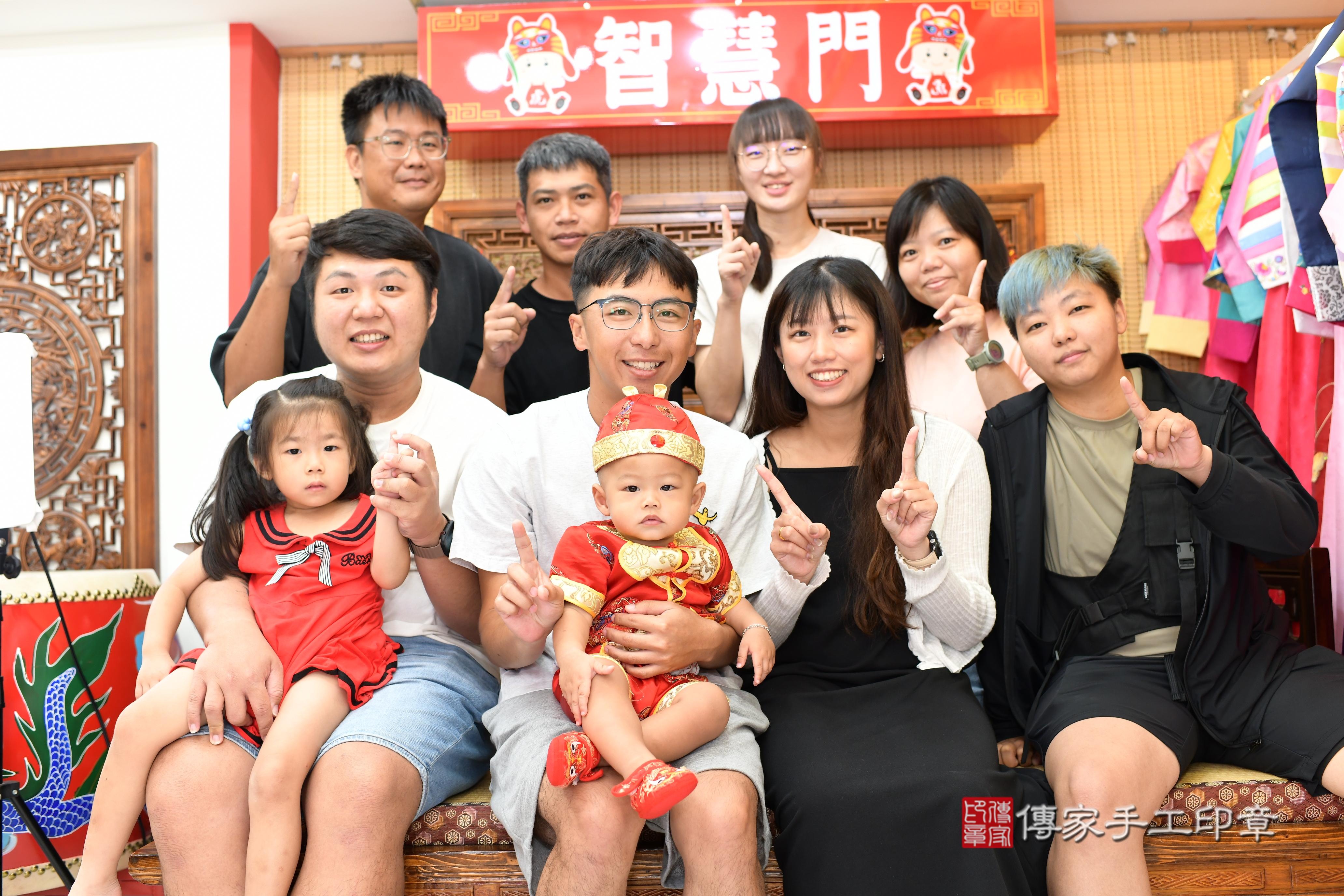 傳家手工印章台南店、抓周、度脺、中國風會場、傳家嬰兒古禮、吉祥話、抓周道具物品24種、拍照。抓周證書。寶寶抓周、滿周歲、生日快樂、祝福 傳家手工印章台南店、抓周、度脺、中國風會場、傳家嬰兒古禮、吉祥話、抓周道具物品24種、拍照。抓周證書。寶寶抓周、滿周歲、生日快樂、祝福