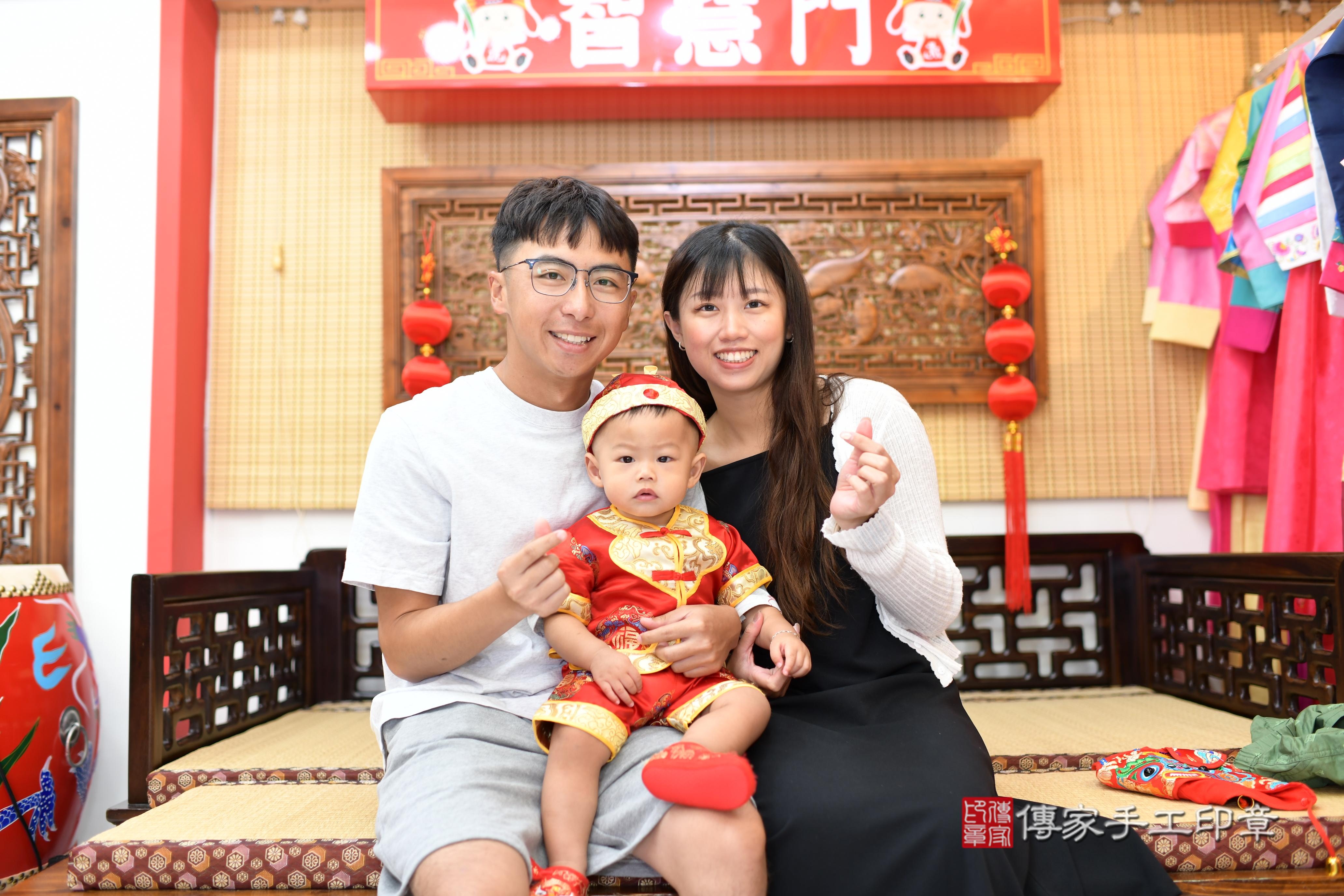 傳家手工印章台南店、抓周、度脺、中國風會場、傳家嬰兒古禮、吉祥話、抓周道具物品24種、拍照。抓周證書。寶寶抓周、滿周歲、生日快樂、祝福 傳家手工印章台南店、抓周、度脺、中國風會場、傳家嬰兒古禮、吉祥話、抓周道具物品24種、拍照。抓周證書。寶寶抓周、滿周歲、生日快樂、祝福