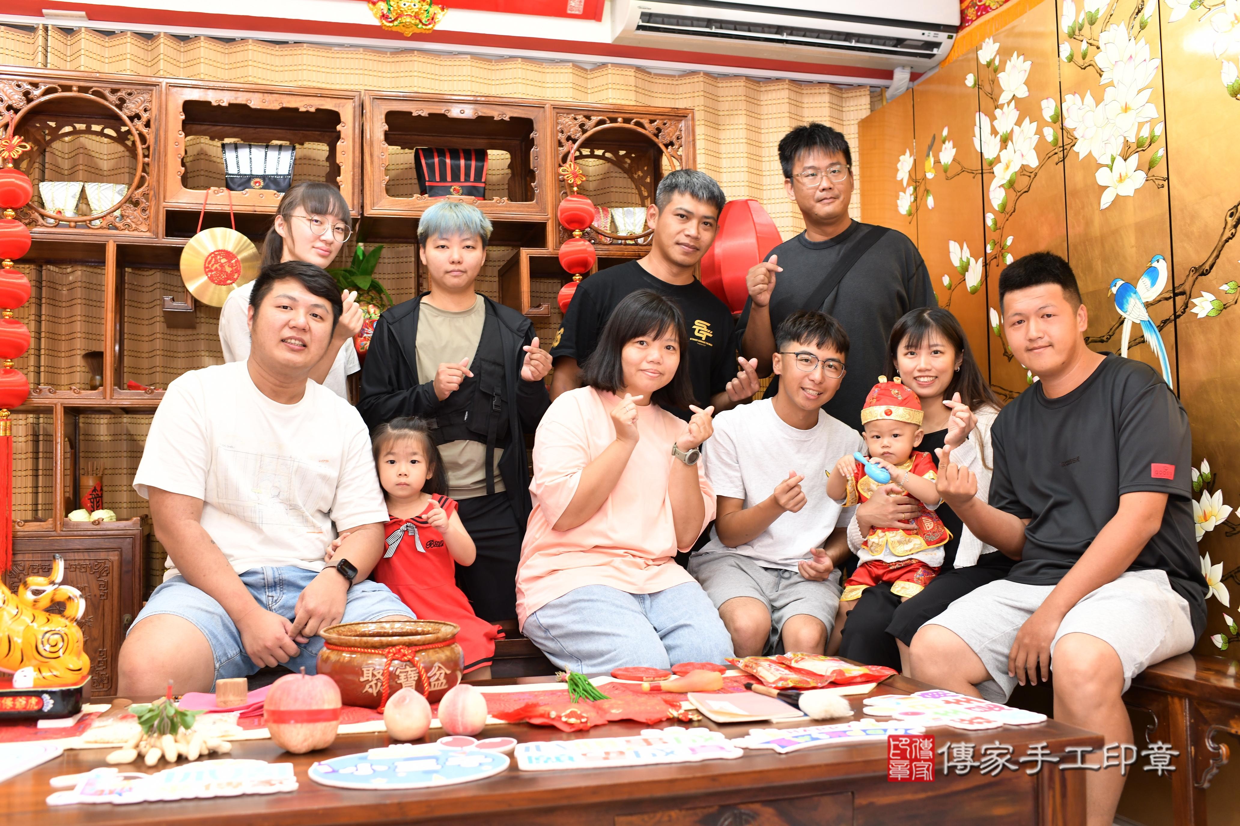 傳家手工印章台南店、抓周、度脺、中國風會場、傳家嬰兒古禮、吉祥話、抓周道具物品24種、拍照。抓周證書。寶寶抓周、滿周歲、生日快樂、祝福 傳家手工印章台南店、抓周、度脺、中國風會場、傳家嬰兒古禮、吉祥話、抓周道具物品24種、拍照。抓周證書。寶寶抓周、滿周歲、生日快樂、祝福