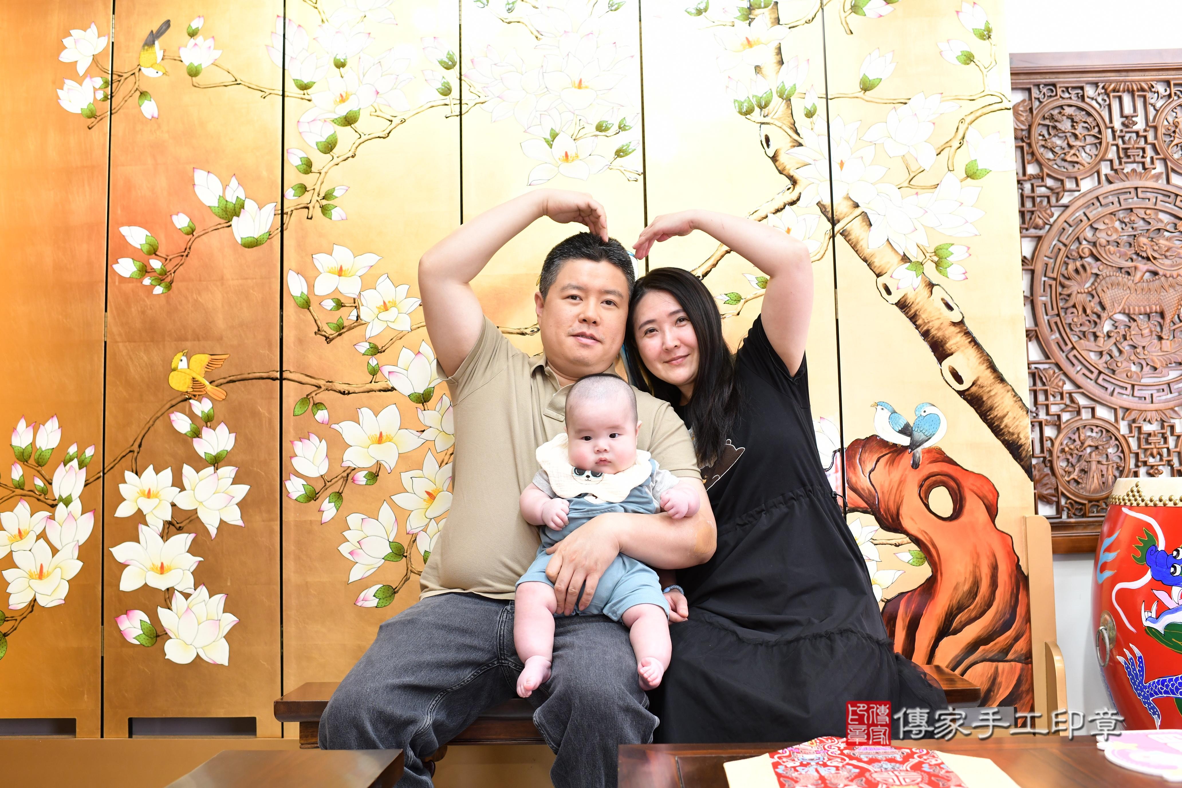 傳家手工印章台南店、抓周、度脺、中國風會場、傳家嬰兒古禮、吉祥話、抓周道具物品24種、拍照。抓周證書。寶寶抓周、滿周歲、生日快樂、祝福