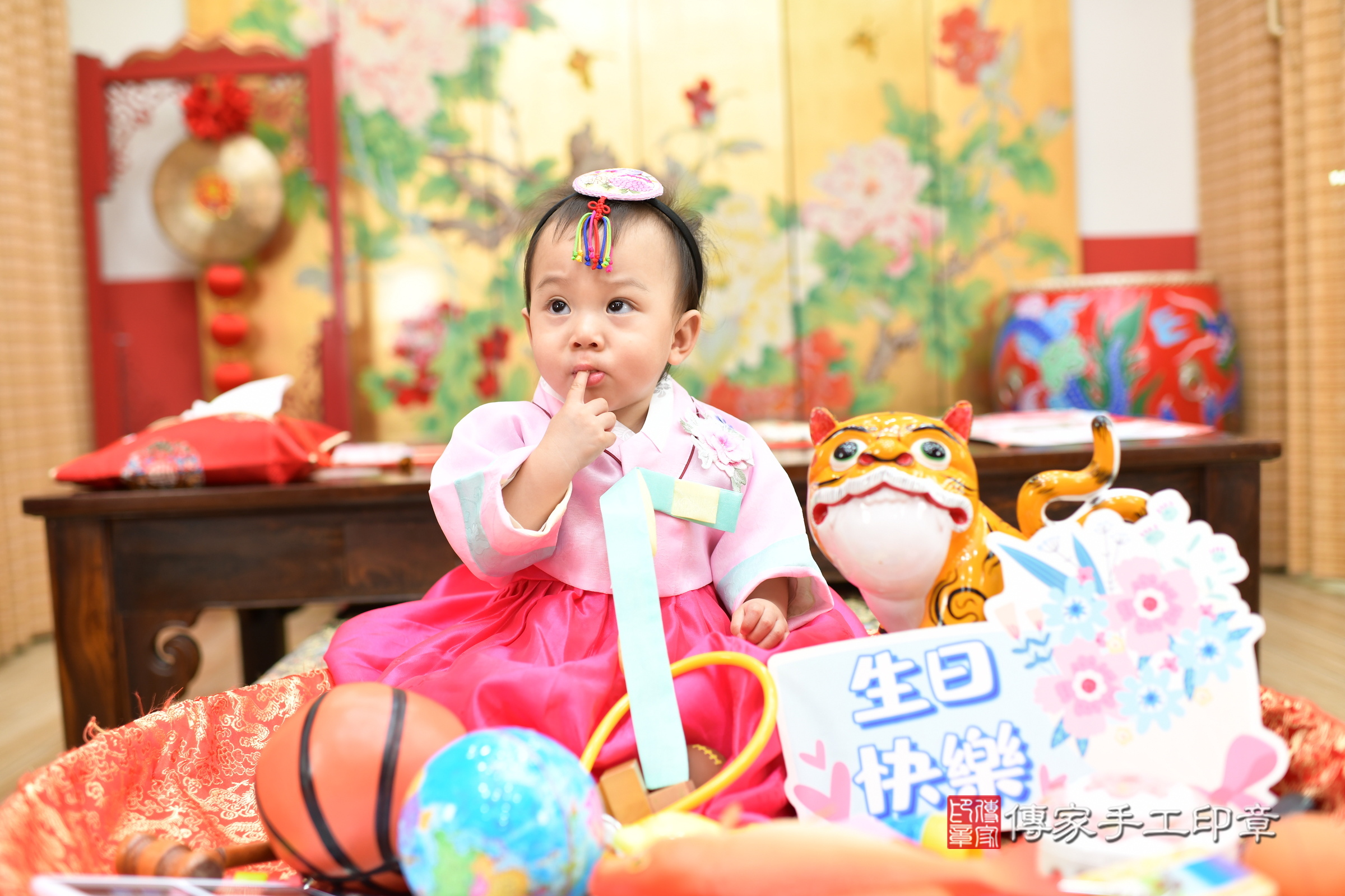 台北市大同區妘妘寶寶抓周推薦:傳家台北店抓周度脺中國風會場,嬰兒古禮抓周流程儀式吉祥話、抓周道具物品24種、拍照。抓周證書。2025.6.22,照片7 台北市大同區妘妘寶寶抓周推薦:傳家台北店抓周度脺中國風會場,嬰兒古禮抓周流程儀式吉祥話、抓周道具物品24種、拍照。抓周證書。2025.6.22,照片7
