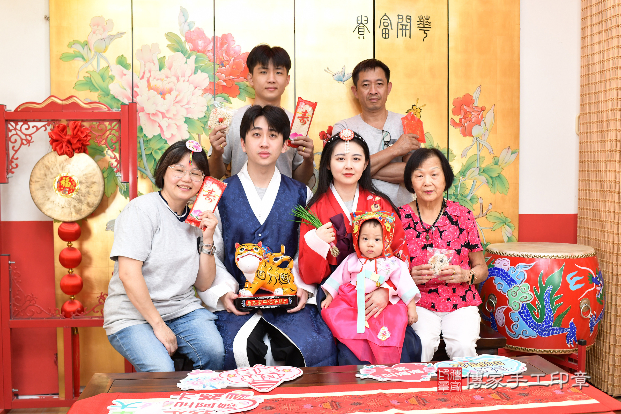 台北市大同區妘妘寶寶抓周推薦:傳家台北店抓周度脺中國風會場,嬰兒古禮抓周流程儀式吉祥話、抓周道具物品24種、拍照。抓周證書。2025.6.22,照片17 台北市大同區妘妘寶寶抓周推薦:傳家台北店抓周度脺中國風會場,嬰兒古禮抓周流程儀式吉祥話、抓周道具物品24種、拍照。抓周證書。2025.6.22,照片17