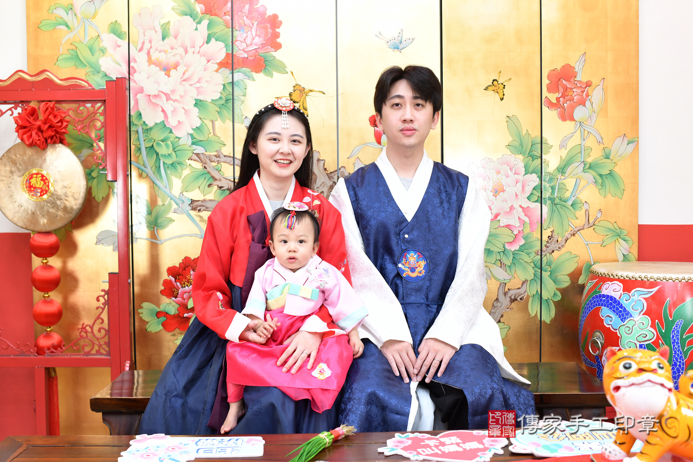 台北市大同區妘妘寶寶抓周推薦:傳家台北店抓周度脺中國風會場,嬰兒古禮抓周流程儀式吉祥話、抓周道具物品24種、拍照。抓周證書。2025.6.22,照片3 台北市大同區妘妘寶寶抓周推薦:傳家台北店抓周度脺中國風會場,嬰兒古禮抓周流程儀式吉祥話、抓周道具物品24種、拍照。抓周證書。2025.6.22,照片3
