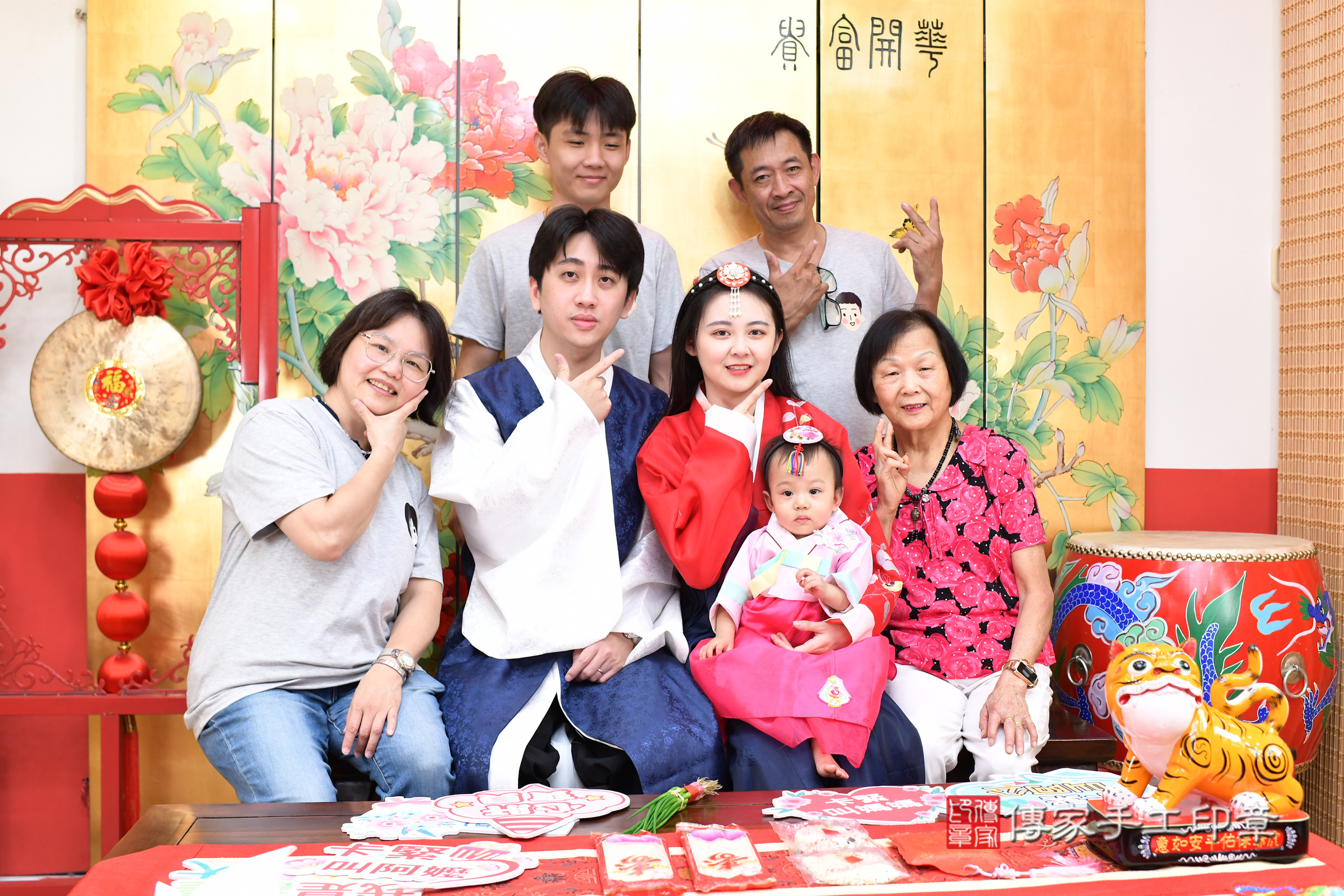 台北市大同區妘妘寶寶抓周推薦:傳家台北店抓周度脺中國風會場,嬰兒古禮抓周流程儀式吉祥話、抓周道具物品24種、拍照。抓周證書。2025.6.22,照片15 台北市大同區妘妘寶寶抓周推薦:傳家台北店抓周度脺中國風會場,嬰兒古禮抓周流程儀式吉祥話、抓周道具物品24種、拍照。抓周證書。2025.6.22,照片15