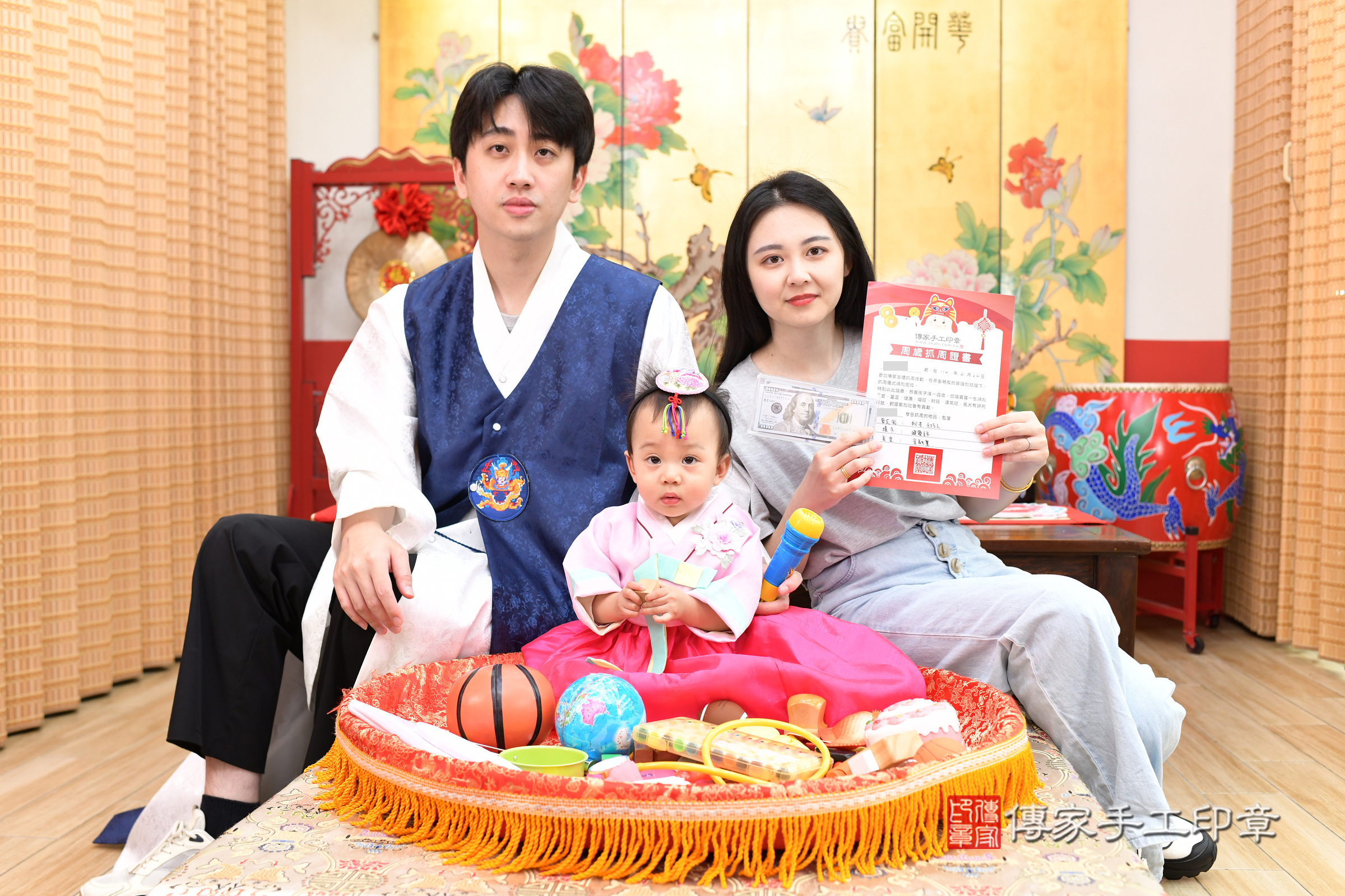 台北市大同區妘妘寶寶抓周推薦:傳家台北店抓周度脺中國風會場,嬰兒古禮抓周流程儀式吉祥話、抓周道具物品24種、拍照。抓周證書。2025.6.22,照片18 台北市大同區妘妘寶寶抓周推薦:傳家台北店抓周度脺中國風會場,嬰兒古禮抓周流程儀式吉祥話、抓周道具物品24種、拍照。抓周證書。2025.6.22,照片18