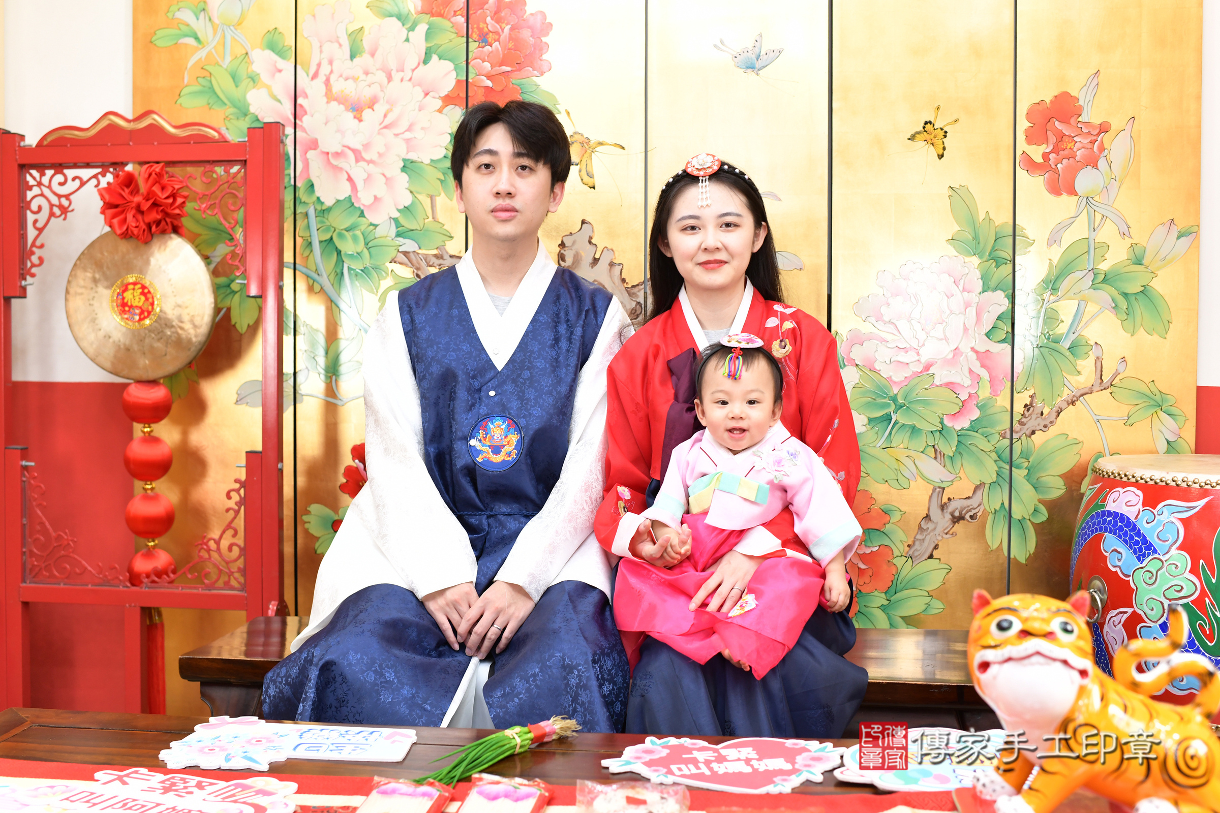 台北市大同區妘妘寶寶抓周推薦:傳家台北店抓周度脺中國風會場,嬰兒古禮抓周流程儀式吉祥話、抓周道具物品24種、拍照。抓周證書。2025.6.22,照片2 台北市大同區妘妘寶寶抓周推薦:傳家台北店抓周度脺中國風會場,嬰兒古禮抓周流程儀式吉祥話、抓周道具物品24種、拍照。抓周證書。2025.6.22,照片2