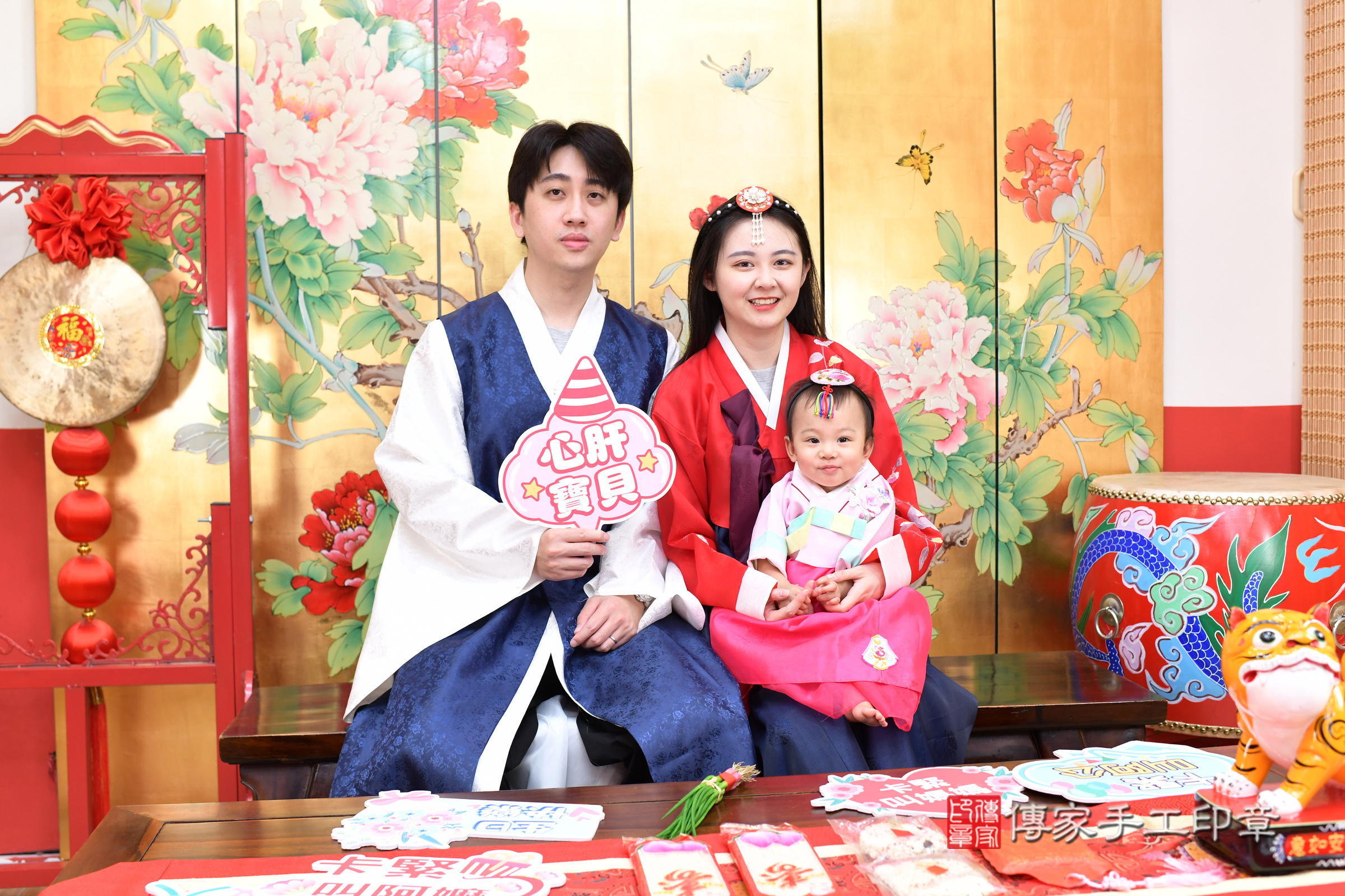 台北市大同區妘妘寶寶抓周推薦：傳家台北店抓周度脺中國風會場，嬰兒古禮抓周流程儀式吉祥話、抓周道具物品24種、拍照。抓周證書。2025.6.22，照片1