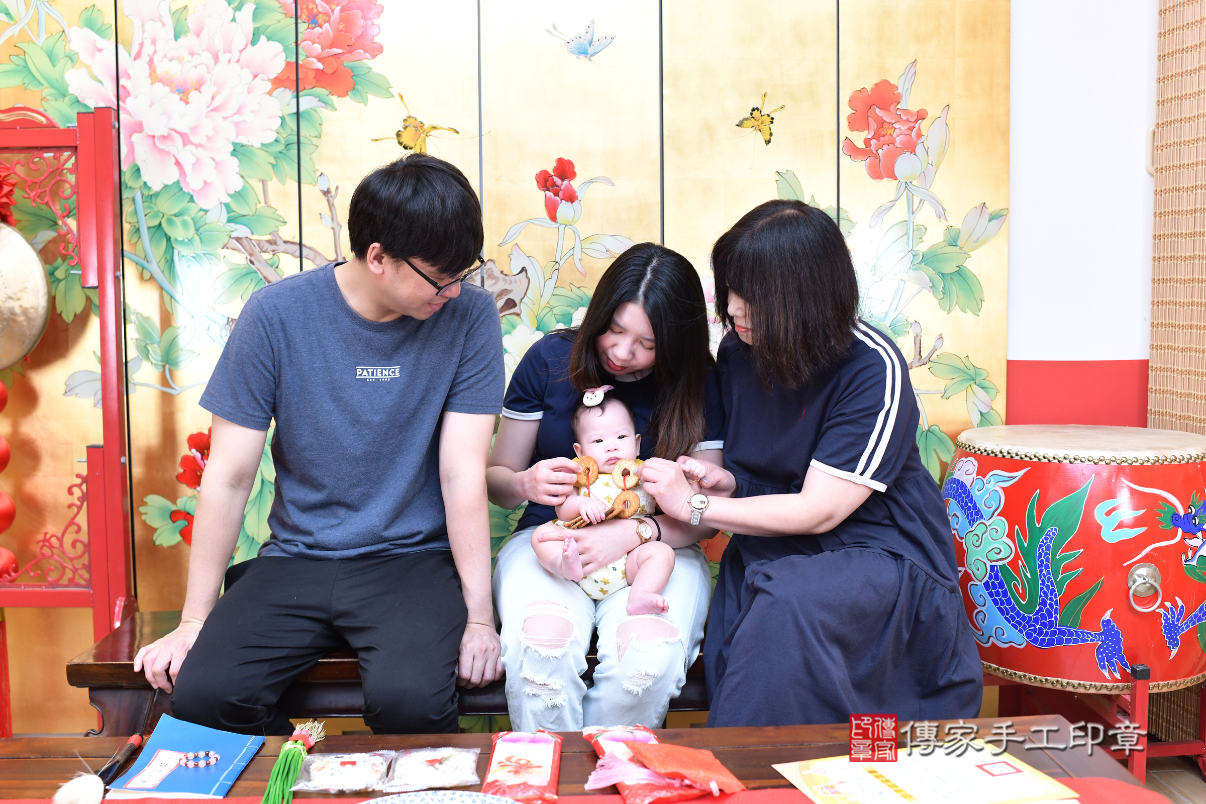 台北市大同區喬喬寶寶收涎推薦：傳家台北店收涎中國風會場，嬰兒古禮收涎收口水流程儀式、收涎吉祥話、收涎餅乾、收涎拍照。收涎證書。2025.6.28，照片20