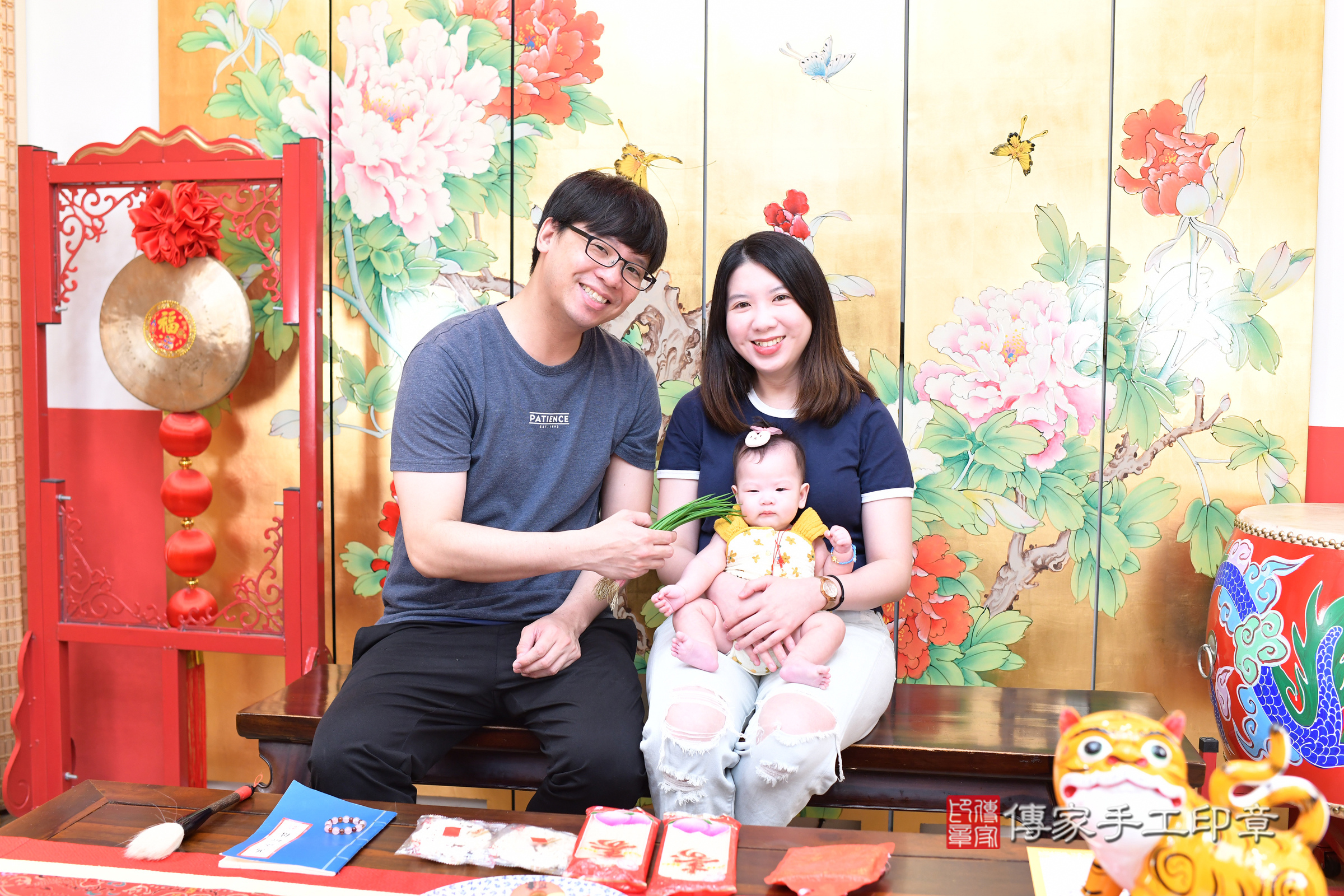 台北市大同區喬喬寶寶收涎推薦：傳家台北店收涎中國風會場，嬰兒古禮收涎收口水流程儀式、收涎吉祥話、收涎餅乾、收涎拍照。收涎證書。2025.6.28，照片14