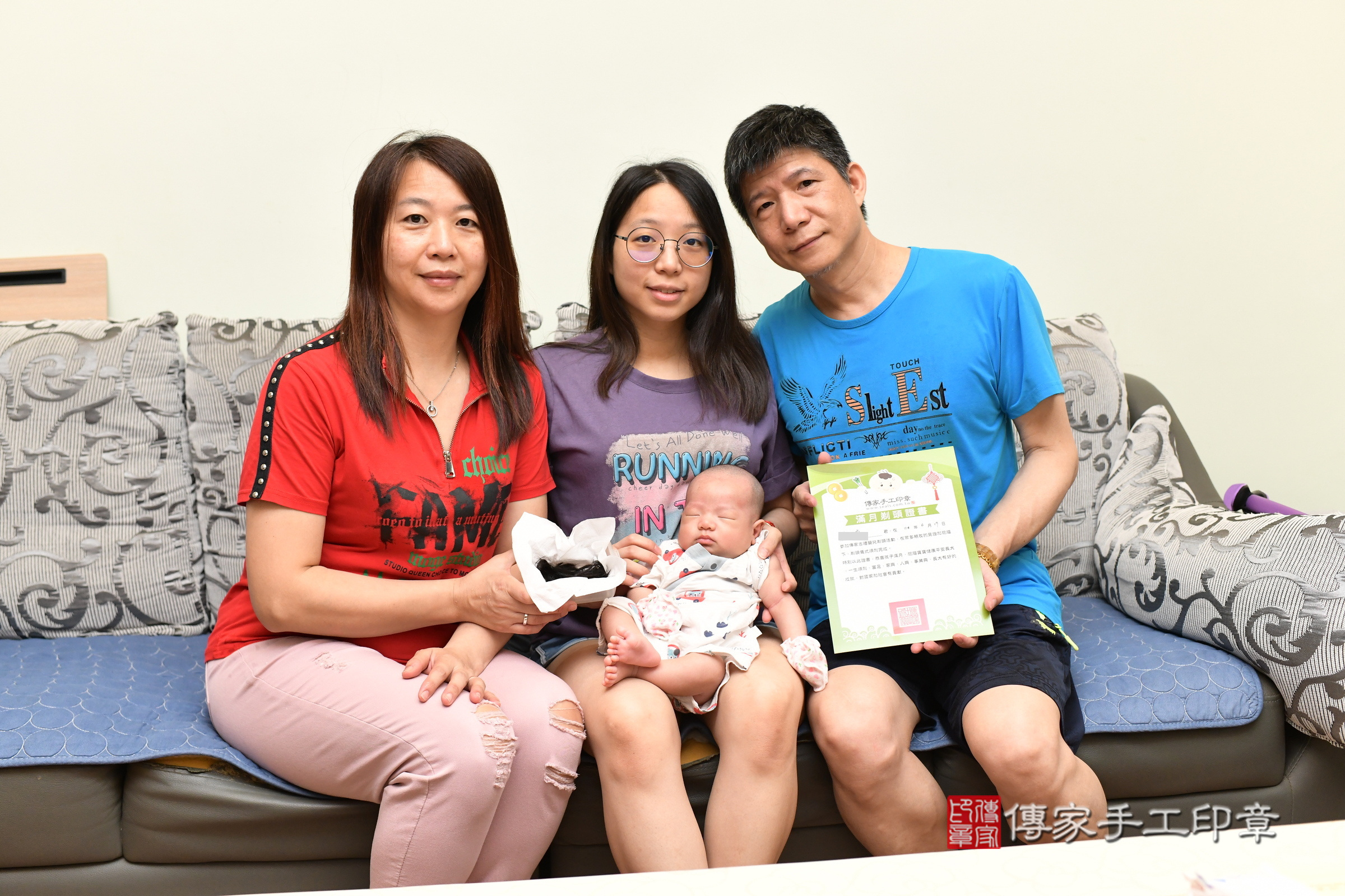 睿睿寶寶(新北市樹林區到府嬰兒睿睿寶寶滿月剃頭理髮、到府嬰兒剃胎毛儀式吉祥話)。到府剃頭剃胎毛主持、專業拍照、證書。★購買「臍帶章、肚臍章、胎毛筆刷印章」贈送：剃頭、收涎、抓周，三選一。2025.6.17，照片23