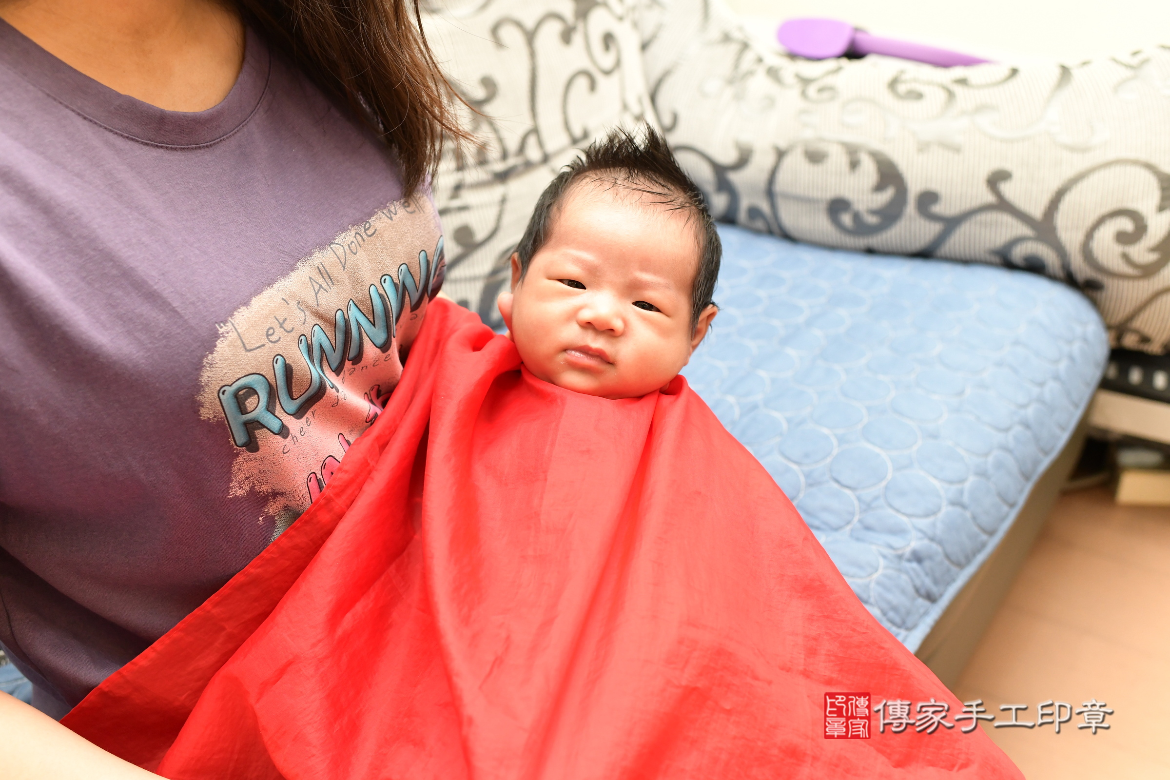 睿睿寶寶(新北市樹林區到府嬰兒睿睿寶寶滿月剃頭理髮、到府嬰兒剃胎毛儀式吉祥話)。到府剃頭剃胎毛主持、專業拍照、證書。★購買「臍帶章、肚臍章、胎毛筆刷印章」贈送：剃頭、收涎、抓周，三選一。2025.6.17，照片21