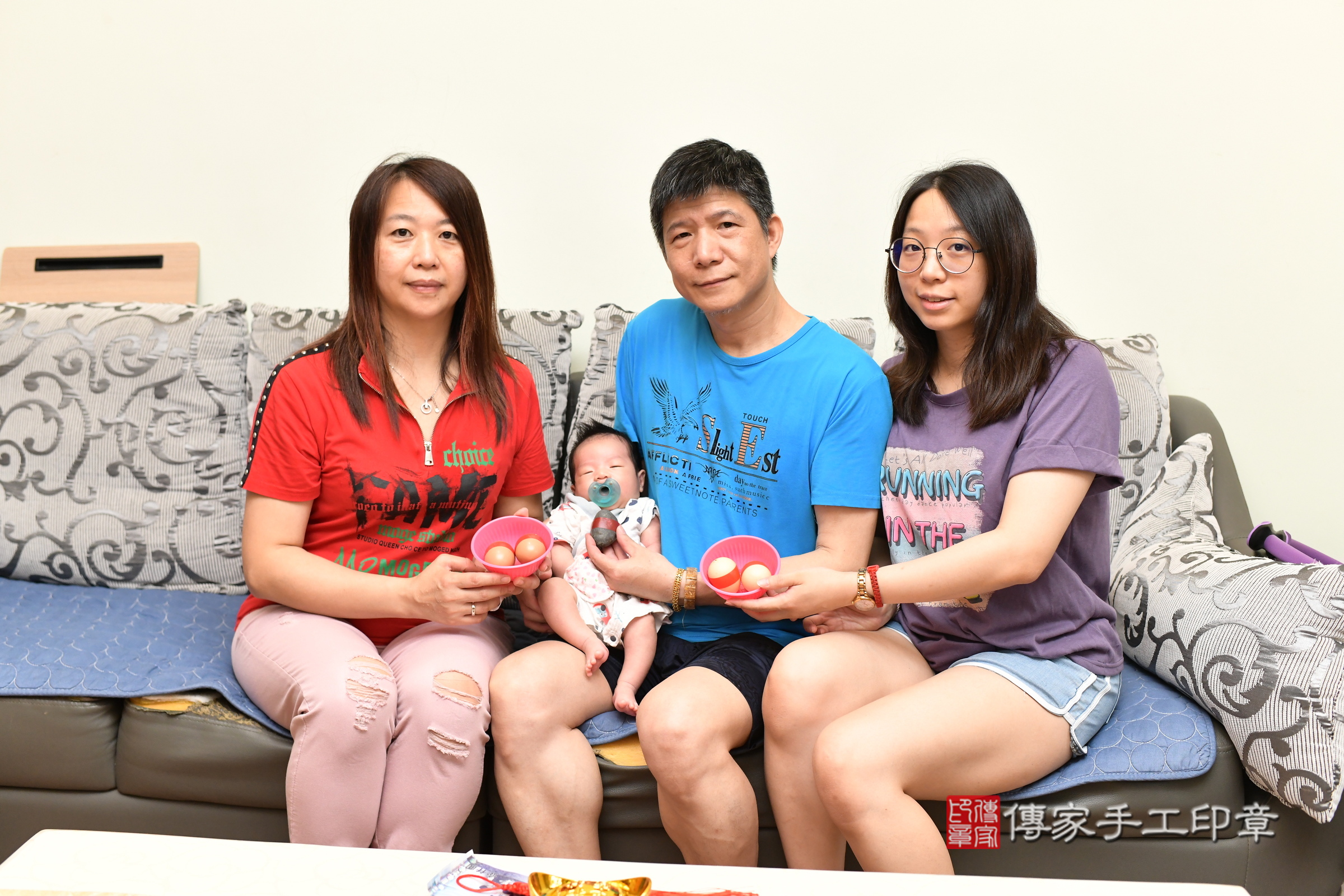 睿睿寶寶(新北市樹林區到府嬰兒睿睿寶寶滿月剃頭理髮、到府嬰兒剃胎毛儀式吉祥話)。到府剃頭剃胎毛主持、專業拍照、證書。★購買「臍帶章、肚臍章、胎毛筆刷印章」贈送：剃頭、收涎、抓周，三選一。2025.6.17，照片10